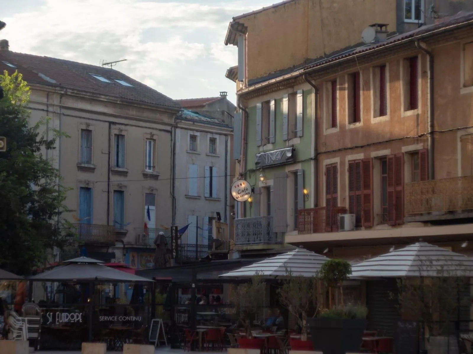 Day in KYRIAD ORANGE Centre Ville - HOTEL & RESTAURANT & BAR - La Galerie d'Art des Princes - Provence Alpes Côte d'Azur - France - Proche A7-A9 - exit21- Châteauneuf-du-Pape Avignon Bollene Nimes - 24h-24h