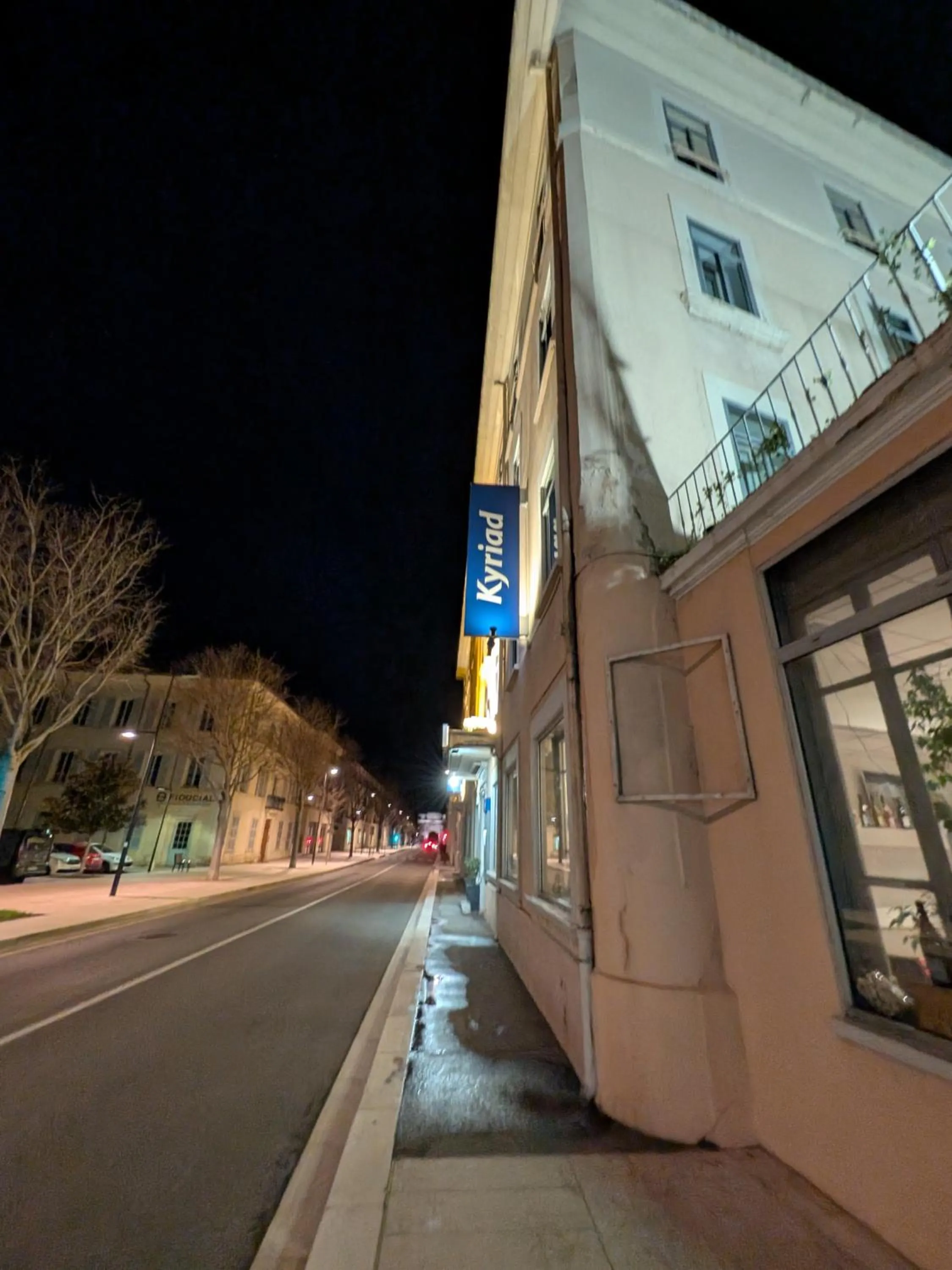 Street view in KYRIAD ORANGE Centre Ville - HOTEL & RESTAURANT & BAR - La Galerie d'Art des Princes - Provence Alpes Côte d'Azur - France - Proche A7-A9 - exit21- Châteauneuf-du-Pape Avignon Bollene Nimes - 24h-24h