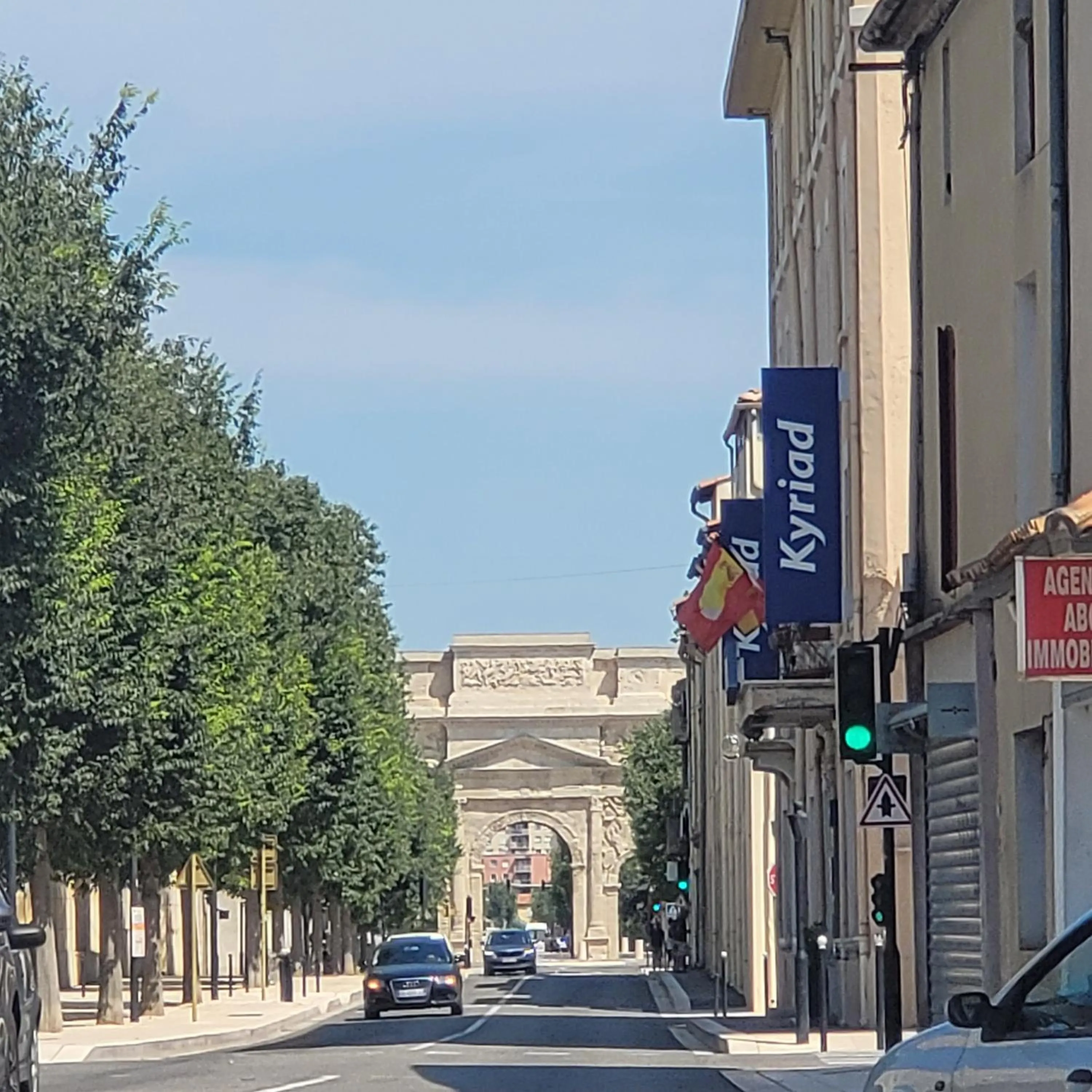 Property building in KYRIAD ORANGE Centre Ville - HOTEL & RESTAURANT & BAR - La Galerie d'Art des Princes - Provence Alpes Côte d'Azur - France - Proche A7-A9 - exit21- Châteauneuf-du-Pape Avignon Bollene Nimes - 24h-24h