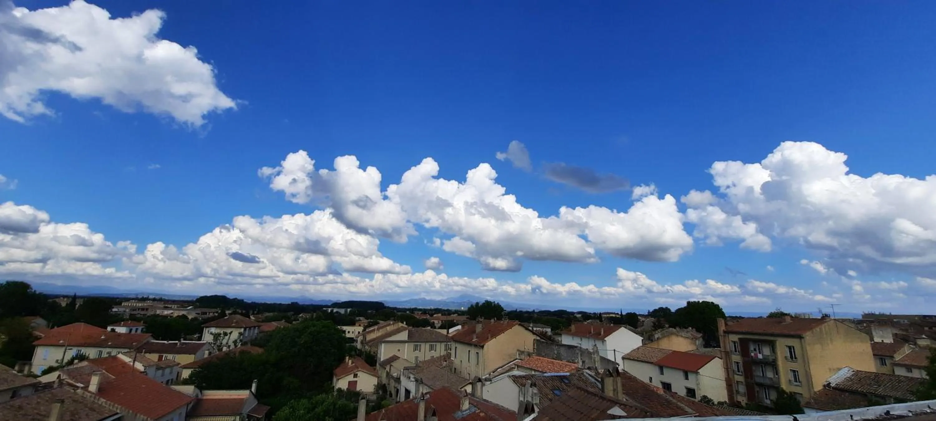 Day in KYRIAD ORANGE Centre Ville - HOTEL & RESTAURANT & BAR - La Galerie d'Art des Princes - Provence Alpes Côte d'Azur - France - Proche A7-A9 - exit21- Châteauneuf-du-Pape Avignon Bollene Nimes - 24h-24h