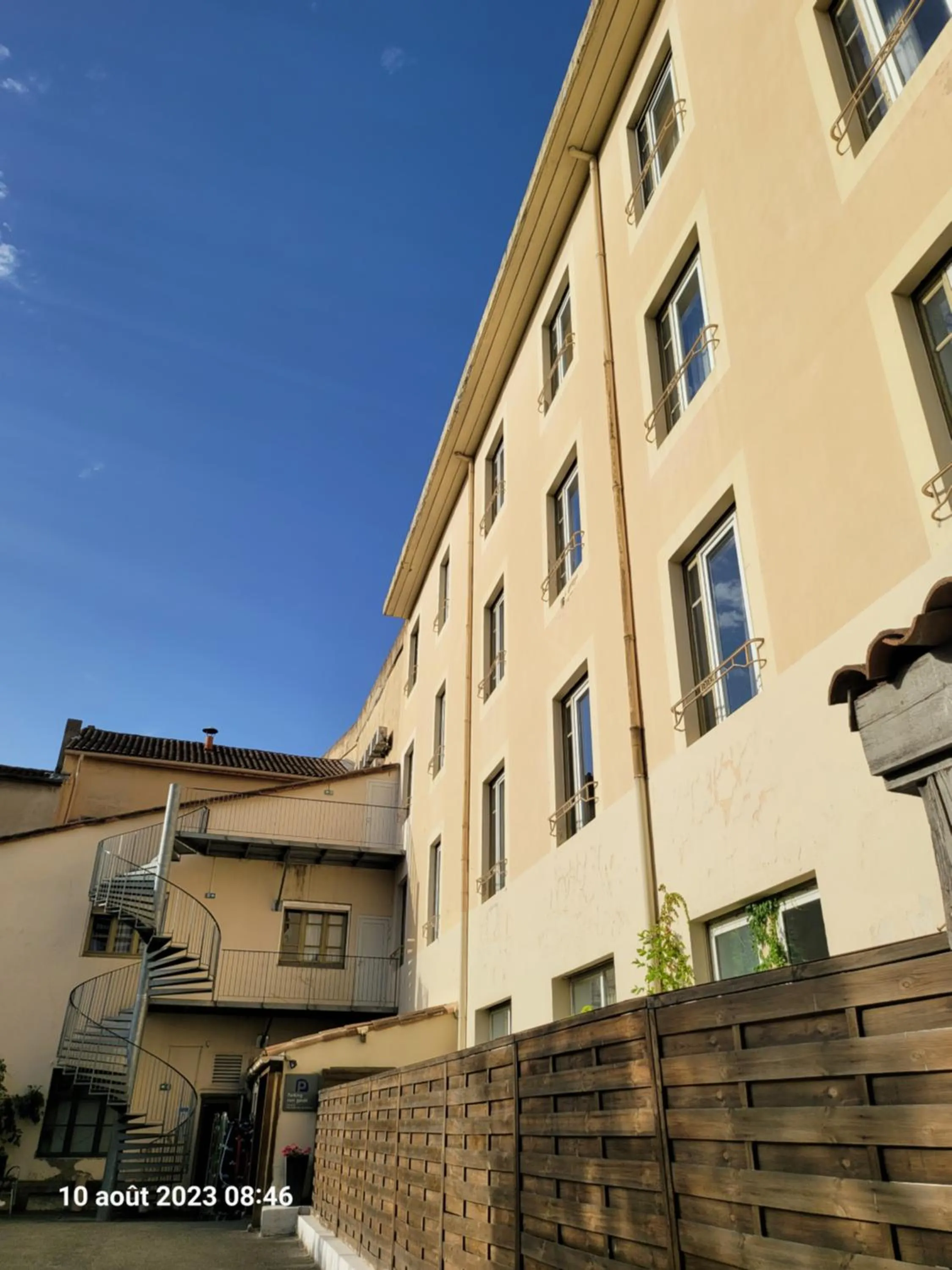 Property building in KYRIAD ORANGE Centre Ville - HOTEL & RESTAURANT & BAR - La Galerie d'Art des Princes - Provence Alpes Côte d'Azur - France - Proche A7-A9 - exit21- Châteauneuf-du-Pape Avignon Bollene Nimes - 24h-24h