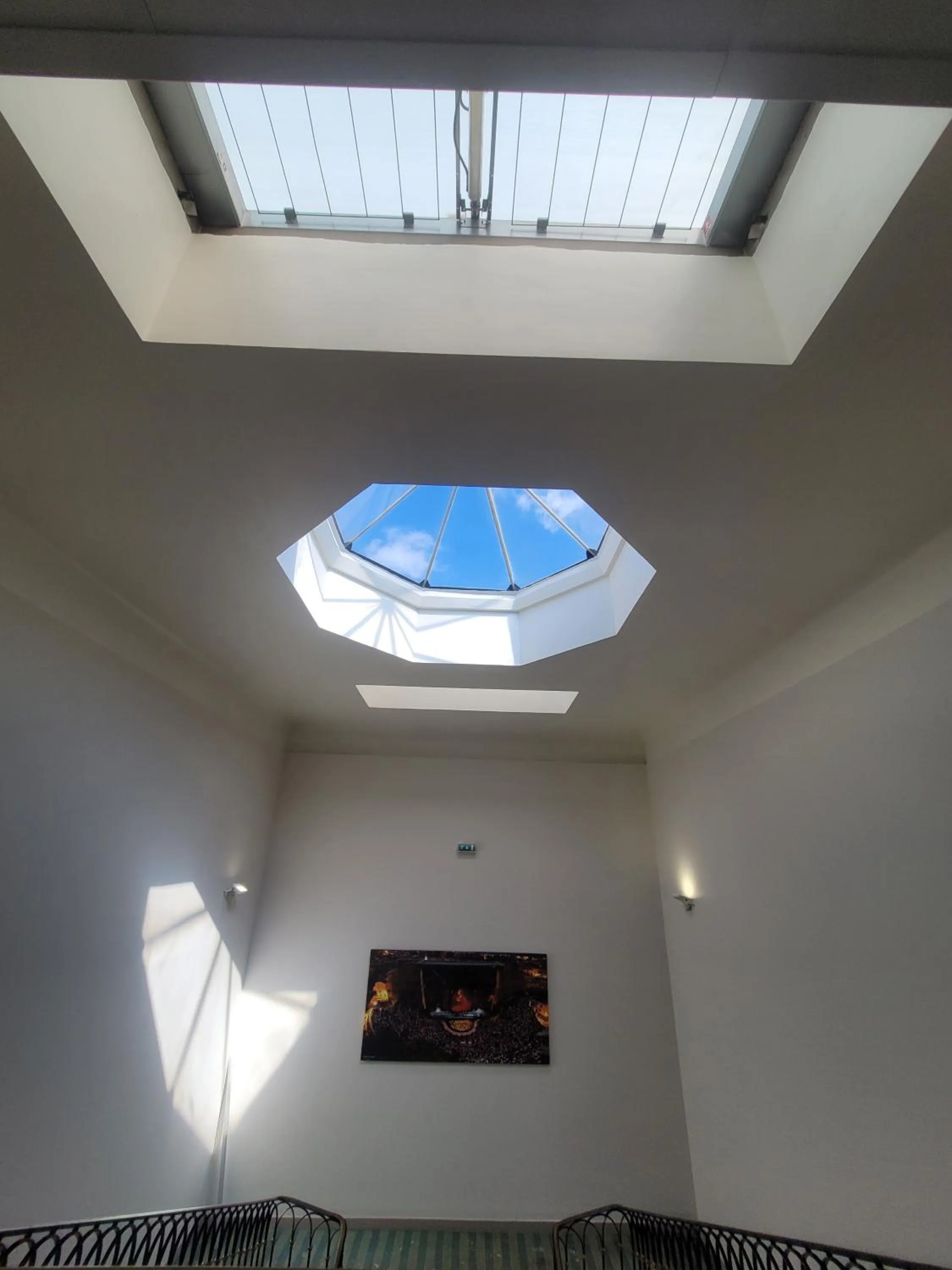 Property building in KYRIAD ORANGE Centre Ville - HOTEL & RESTAURANT & BAR - La Galerie d'Art des Princes - Provence Alpes Côte d'Azur - France - Proche A7-A9 - exit21- Châteauneuf-du-Pape Avignon Bollene Nimes - 24h-24h