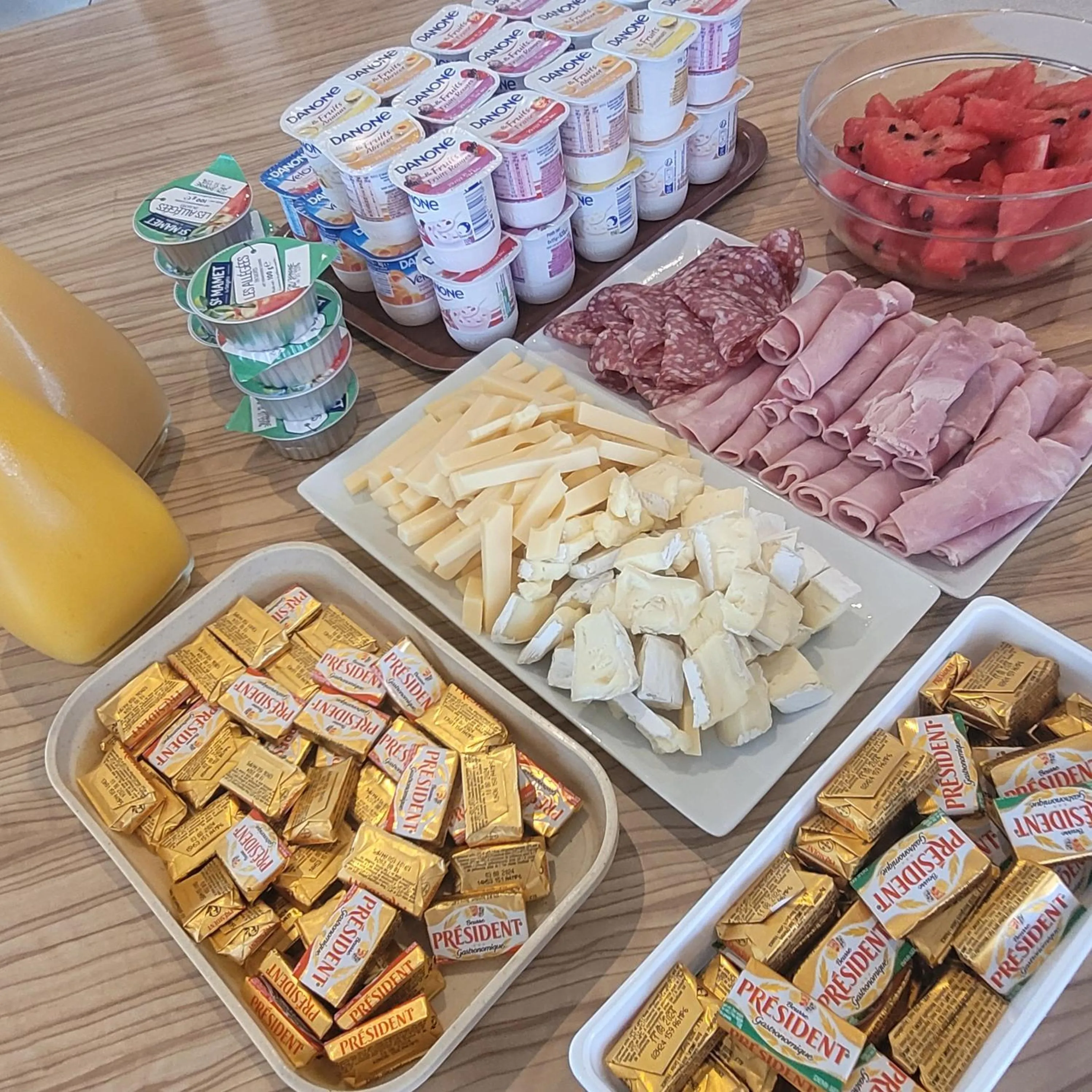 Breakfast in KYRIAD ORANGE Centre Ville - HOTEL & RESTAURANT & BAR - La Galerie d'Art des Princes - Provence Alpes Côte d'Azur - France - Proche A7-A9 - exit21- Châteauneuf-du-Pape Avignon Bollene Nimes - 24h-24h