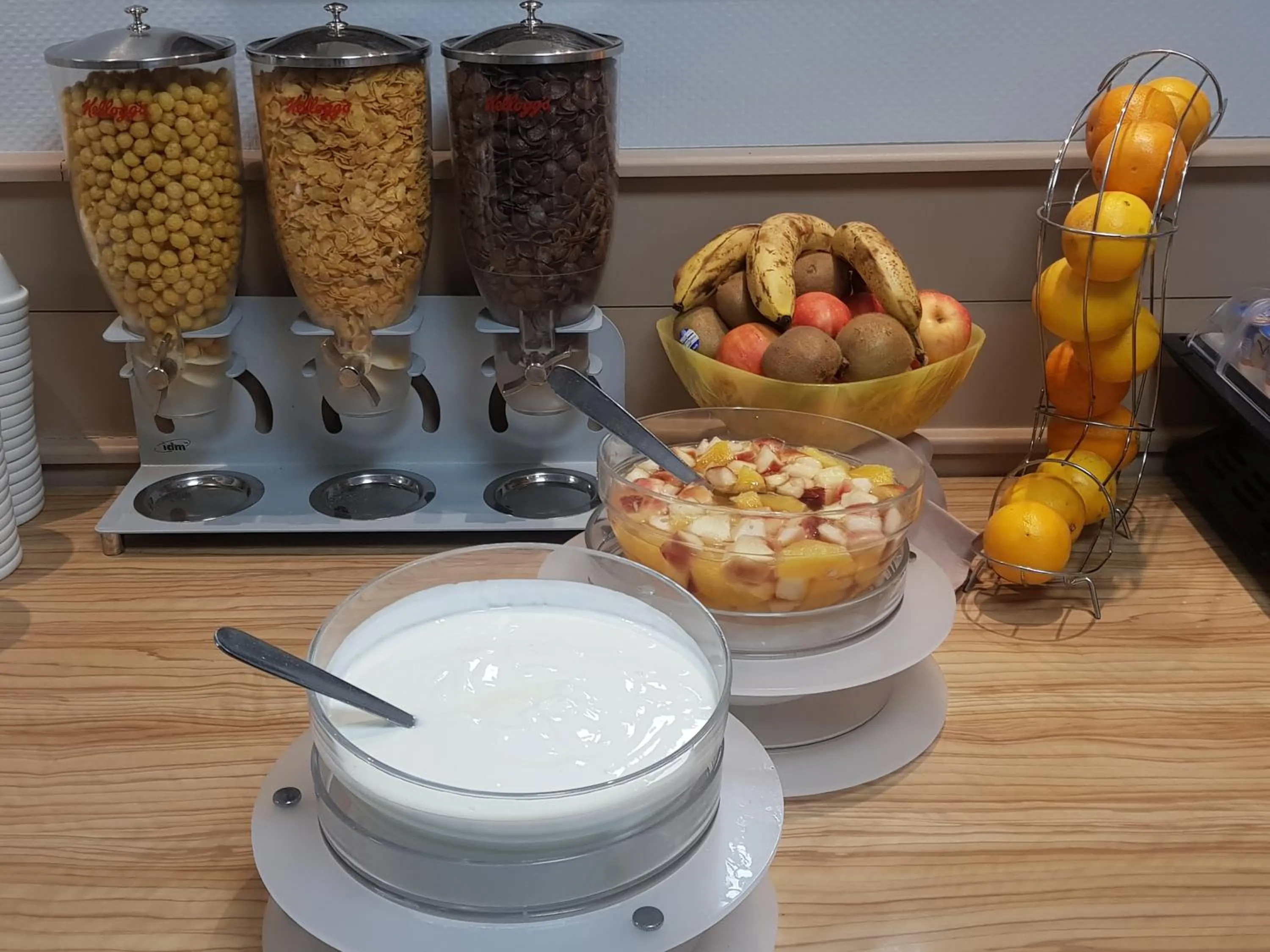 Food and drinks in KYRIAD ORANGE Centre Ville - HOTEL & RESTAURANT & BAR - La Galerie d'Art des Princes - Provence Alpes Côte d'Azur - France - Proche A7-A9 - exit21- Châteauneuf-du-Pape Avignon Bollene Nimes - 24h-24h