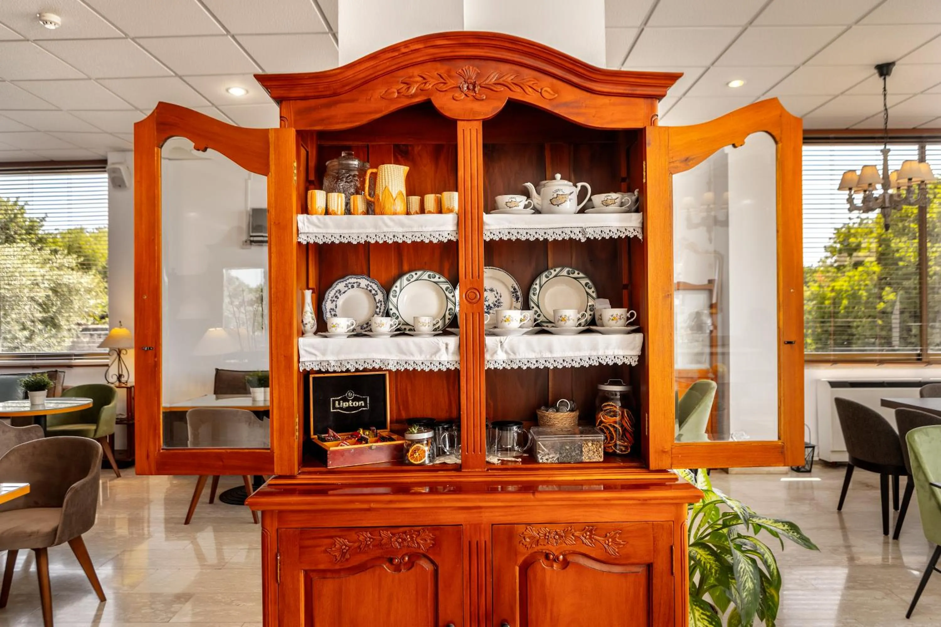 Restaurant/places to eat in Stephanos Hotel Apartments