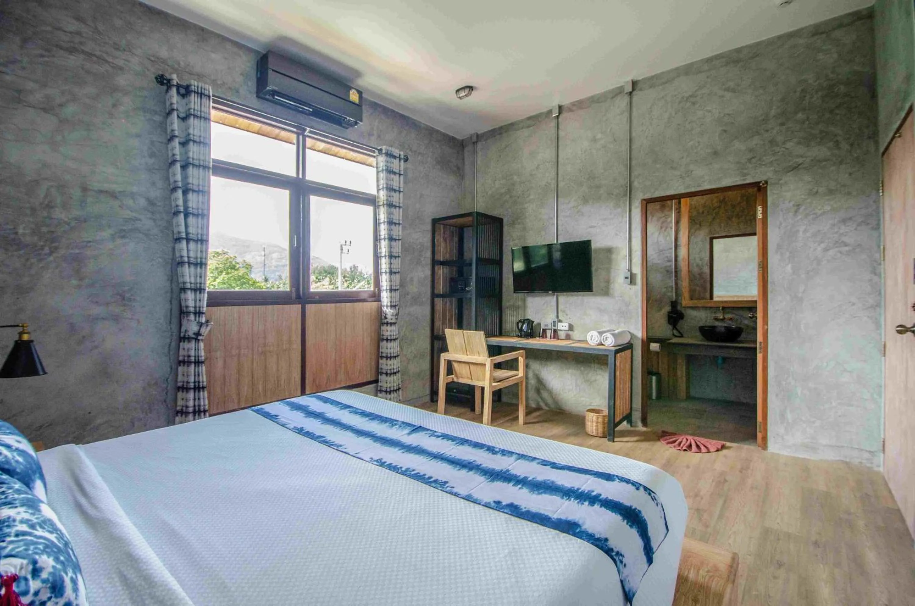 Bed in The Chic Lipe