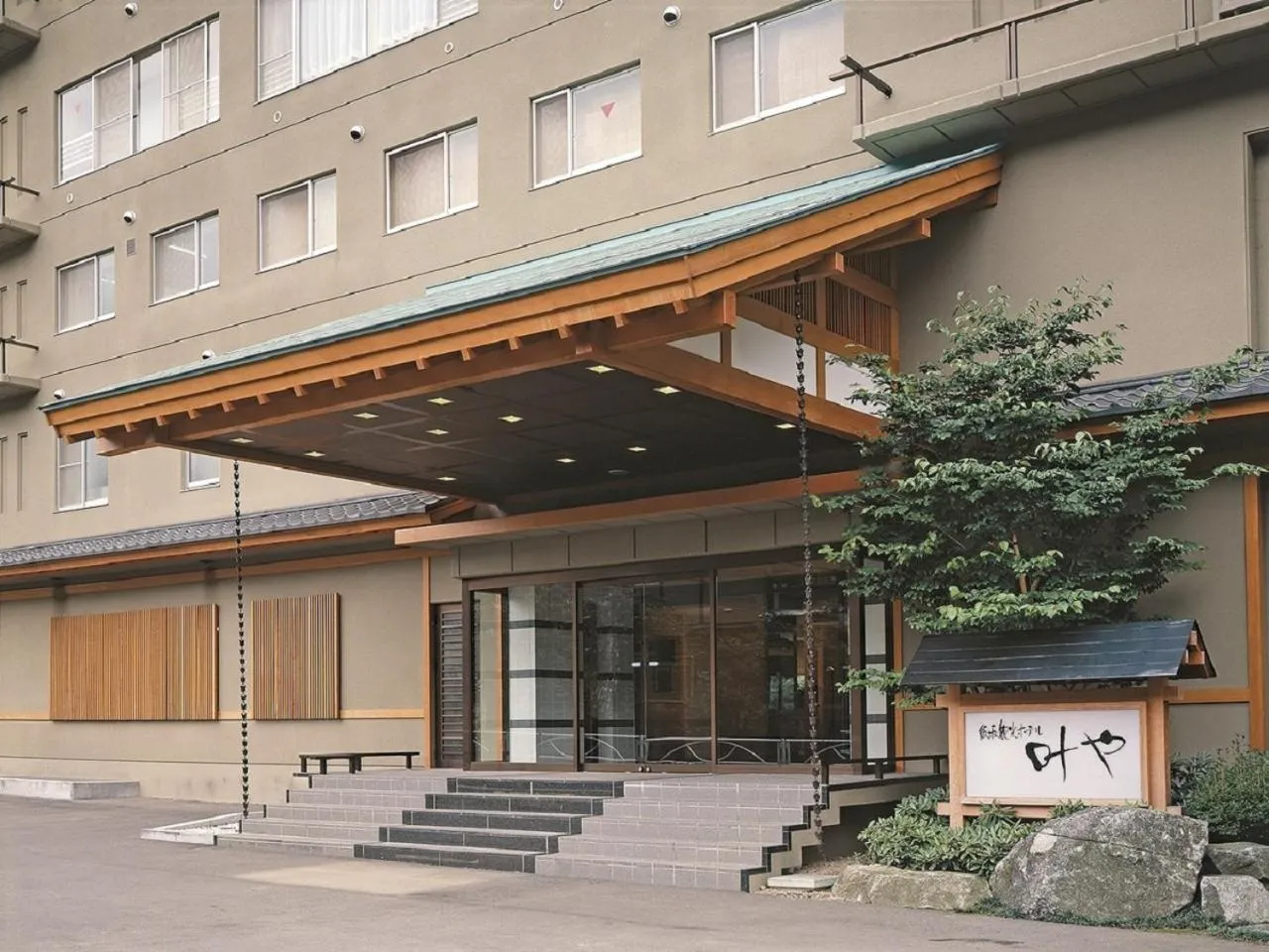 Facade/entrance in Itoen Hotel Iizakakanouya