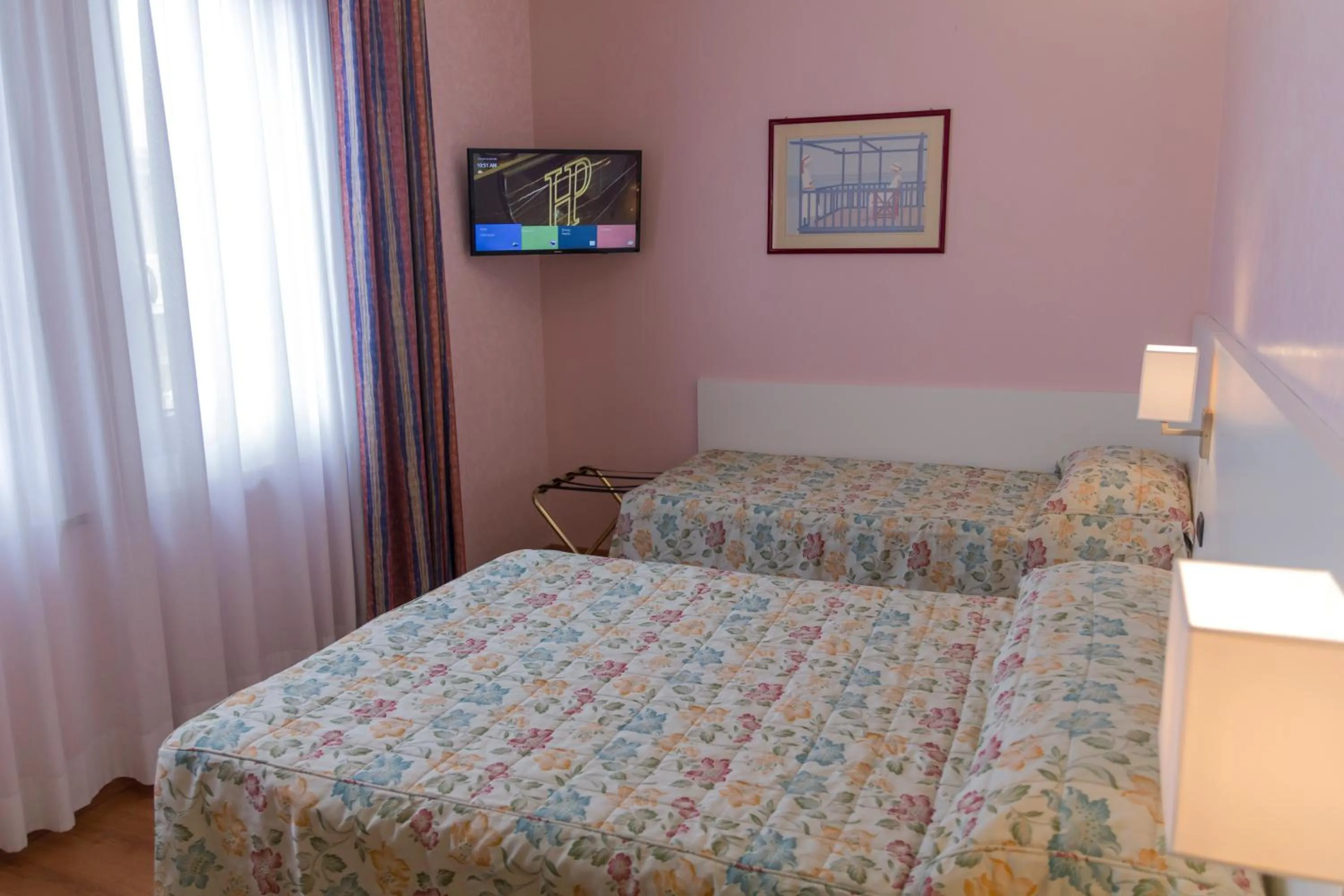 Photo of the whole room in Hotel Pico