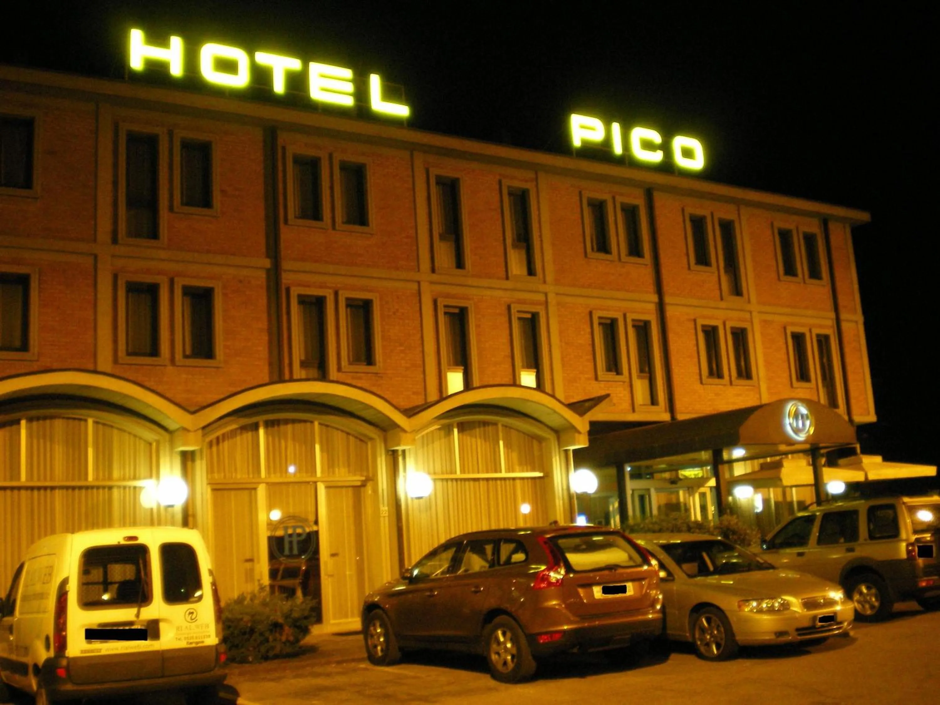 Facade/entrance in Hotel Pico