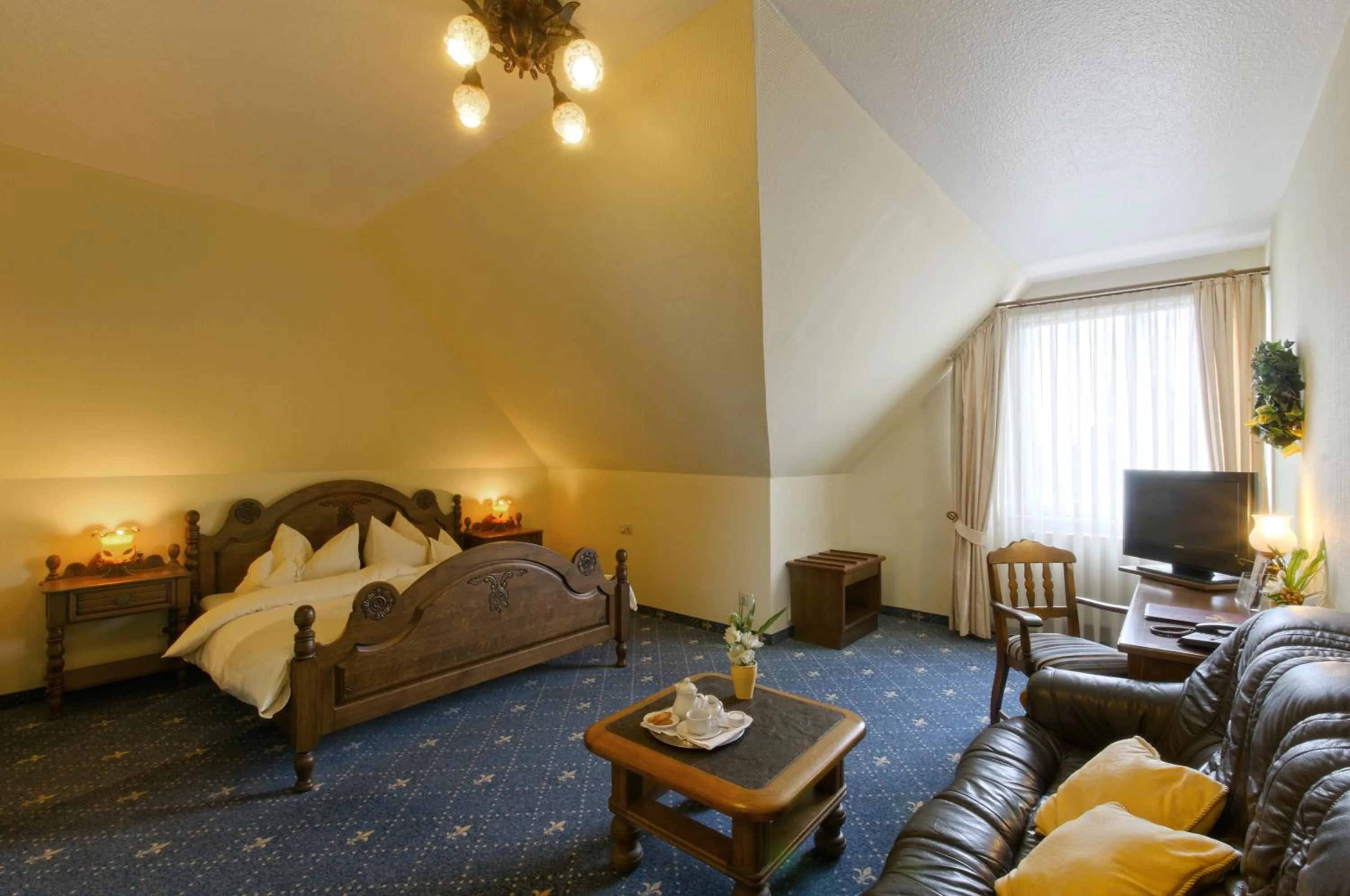 Photo of the whole room, Bed in Landhotel Lohmann