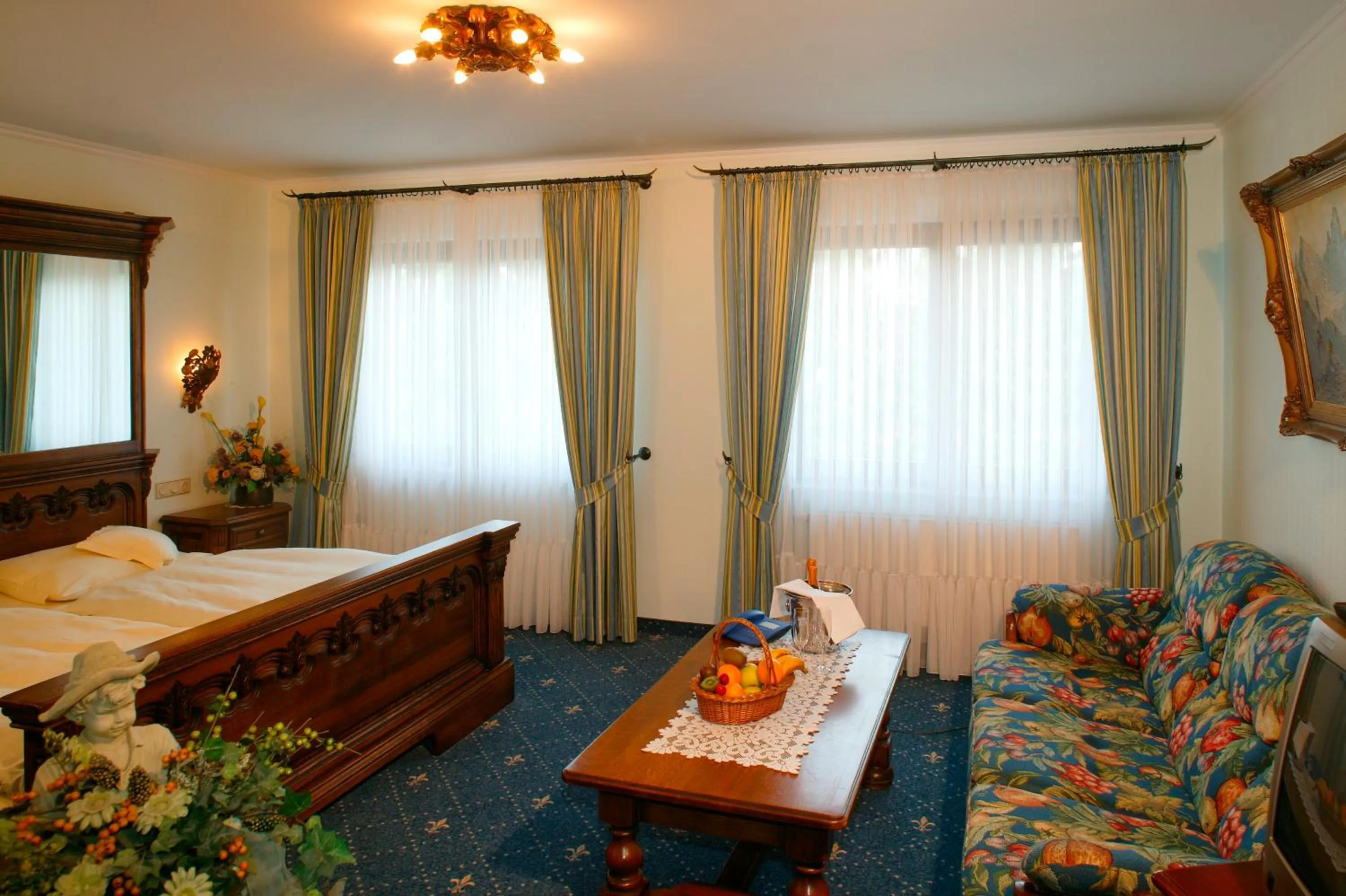 Photo of the whole room, Bed in Landhotel Lohmann