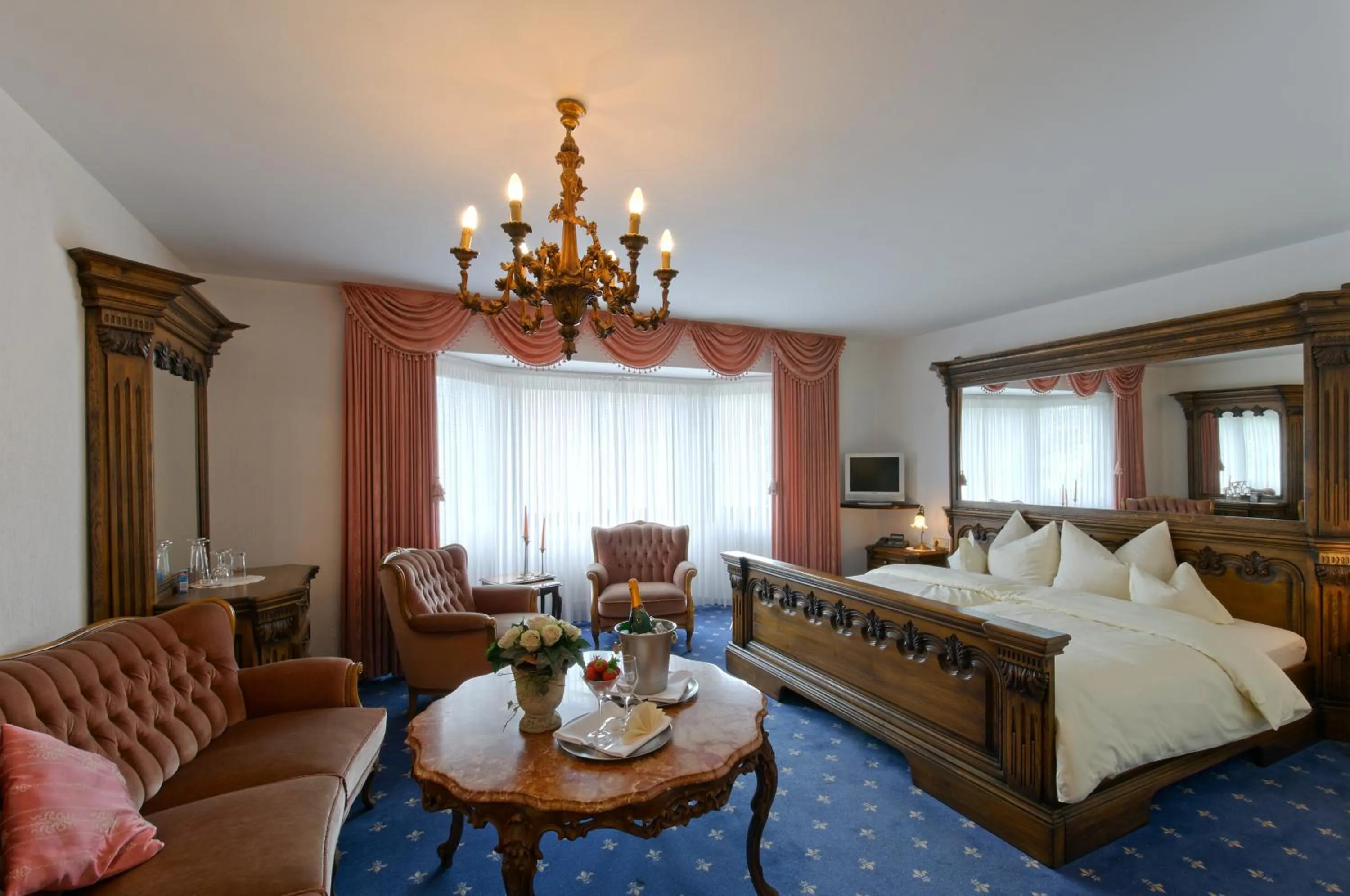 Photo of the whole room, Bed in Landhotel Lohmann