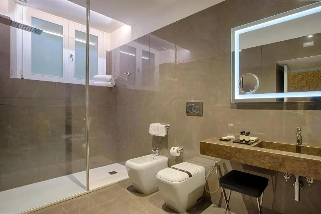 Bathroom in Caruso Place Luxury Rooms & Suites