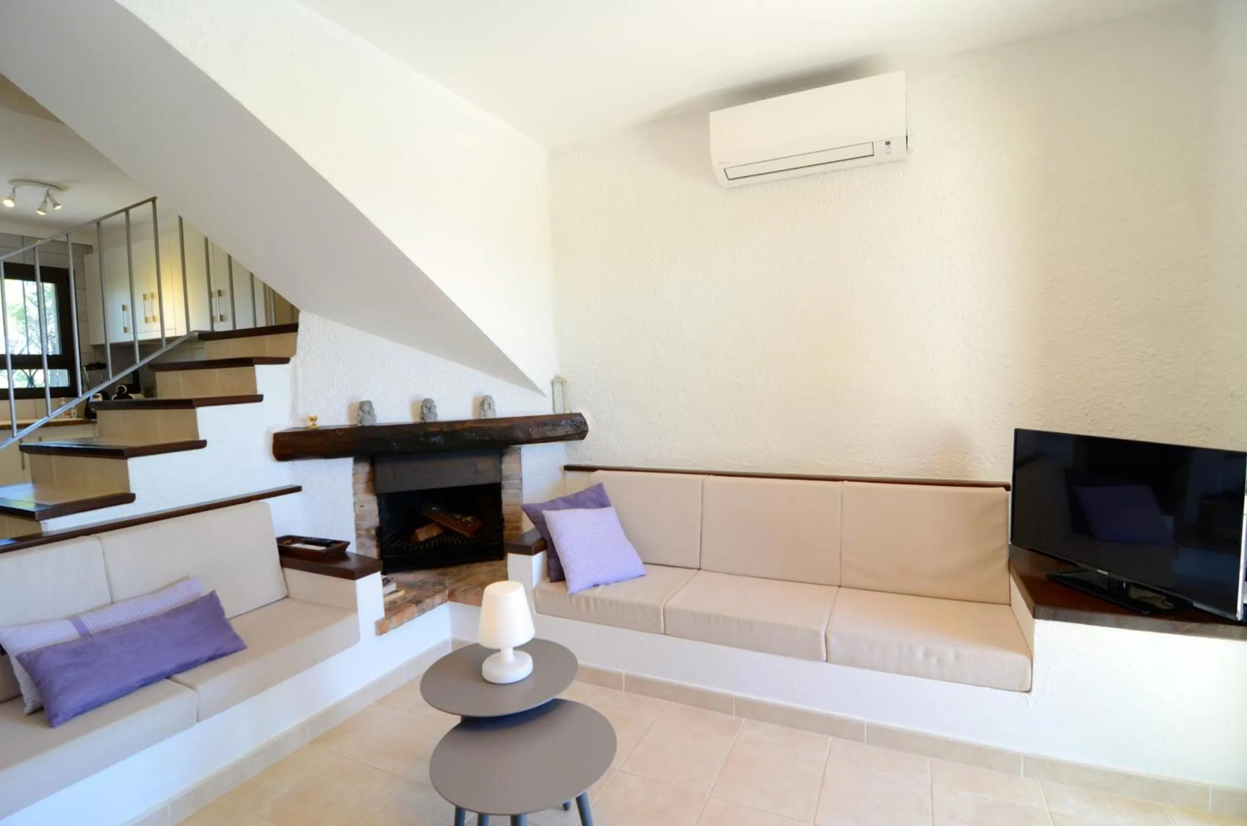 Communal lounge/ TV room in ATENES 12