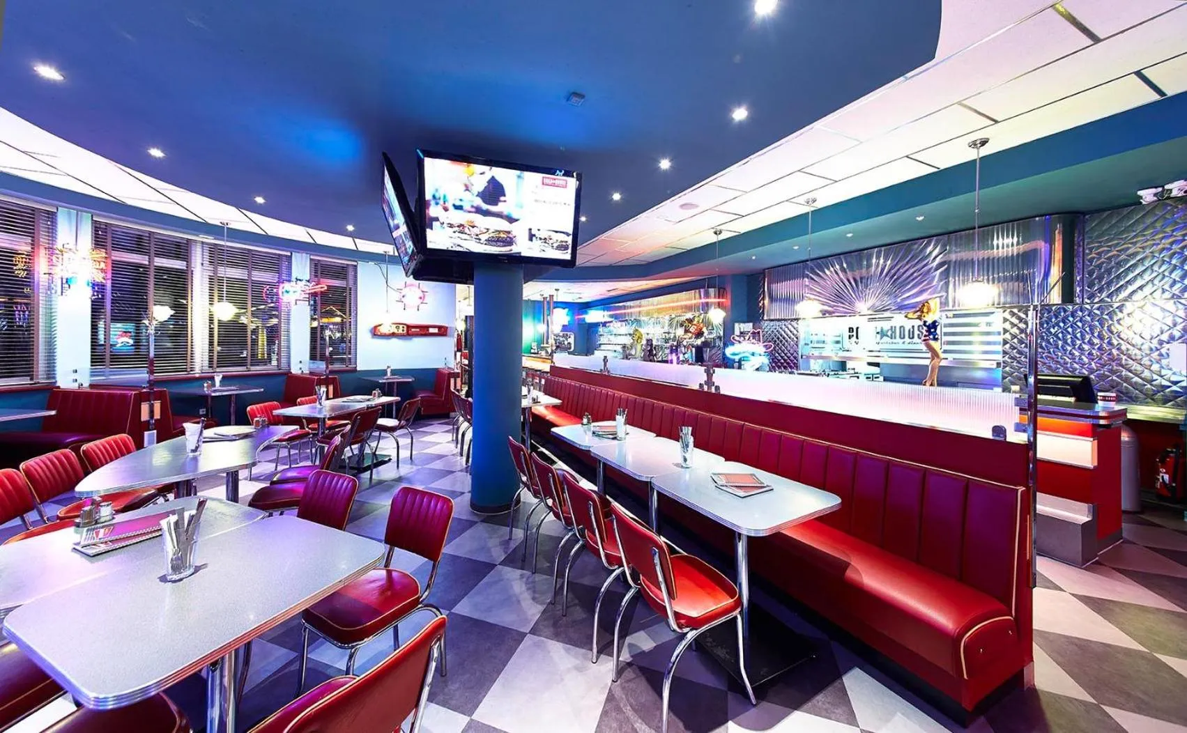 Restaurant/places to eat in Road House Hotel