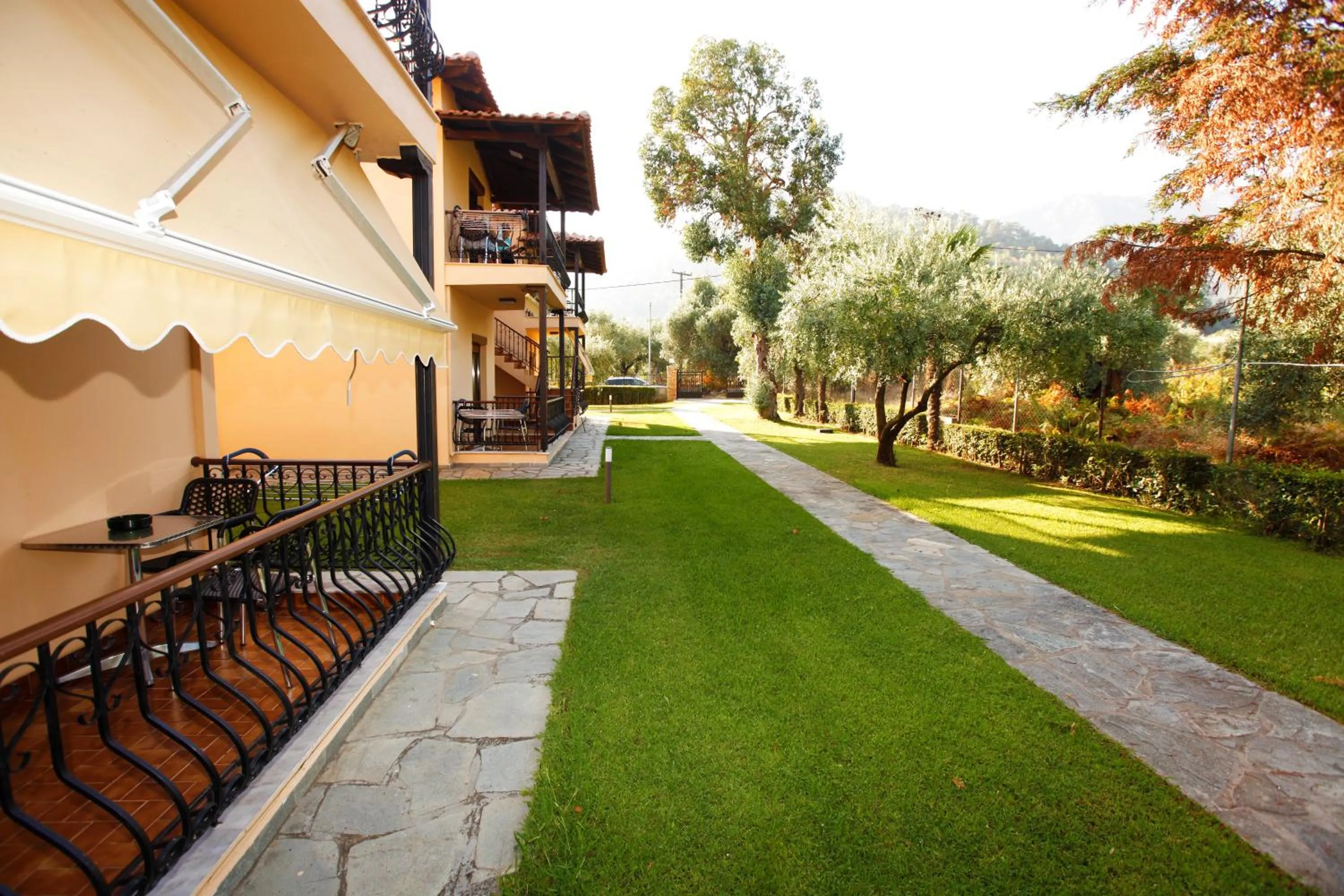 Garden in Ariadni Hotel Bungalows