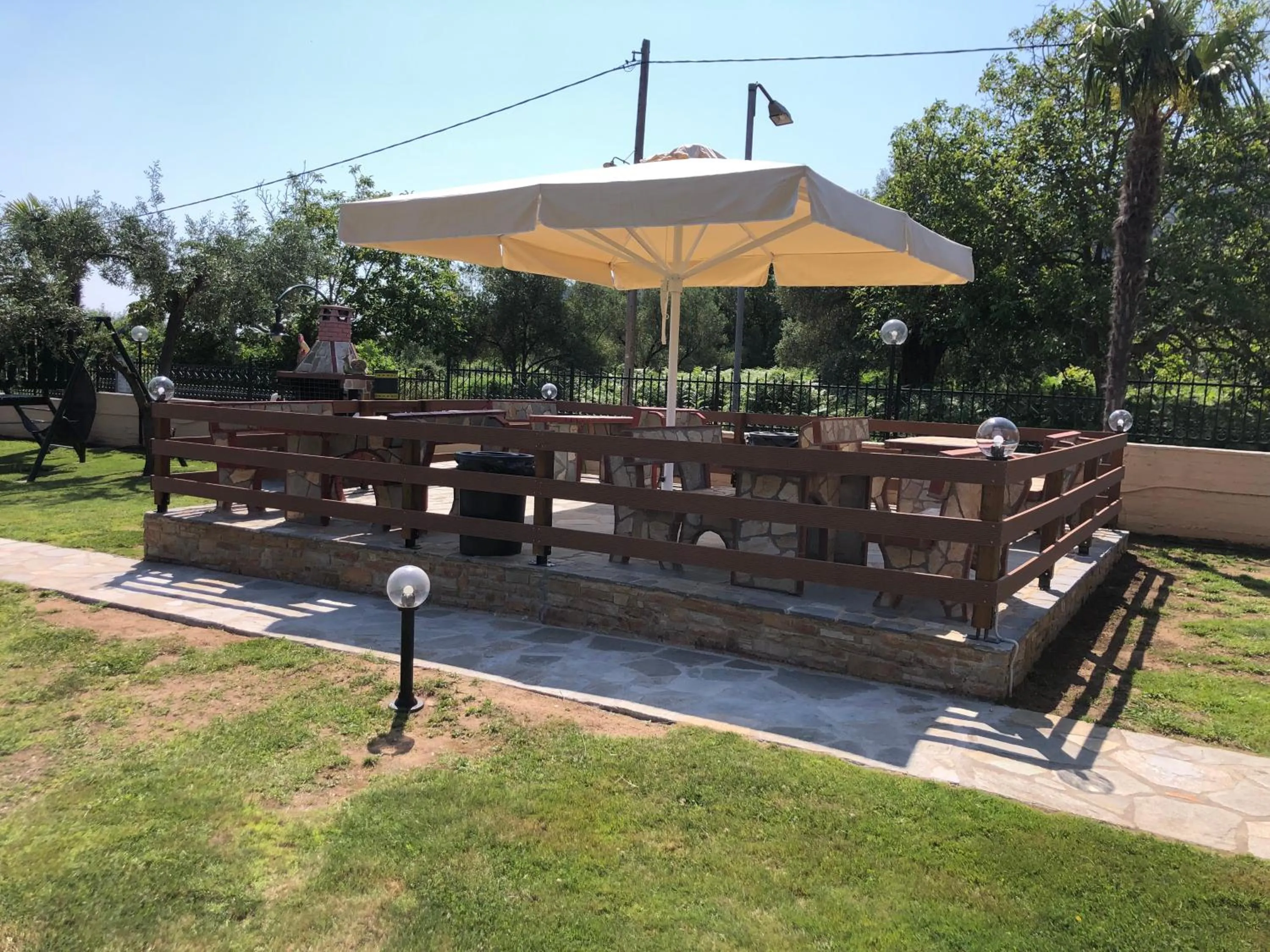 BBQ facilities in Ariadni Hotel Bungalows