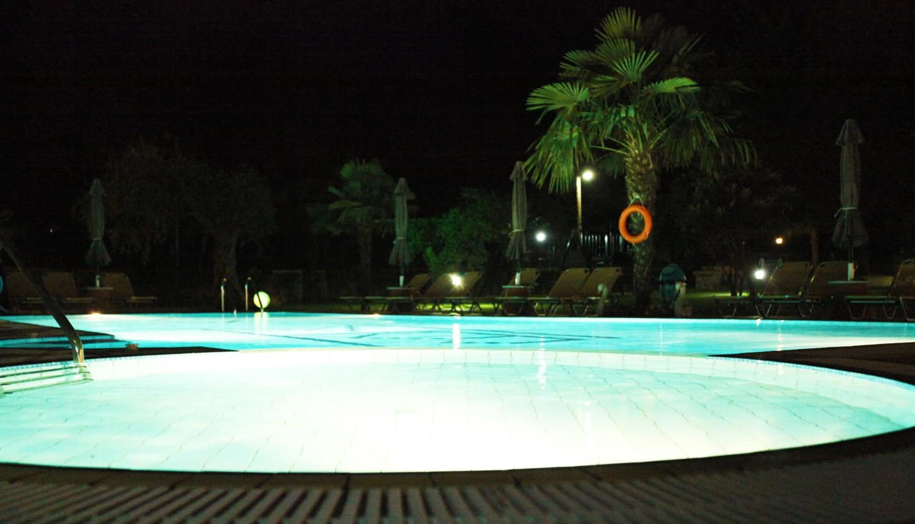 Swimming pool in Ariadni Hotel Bungalows