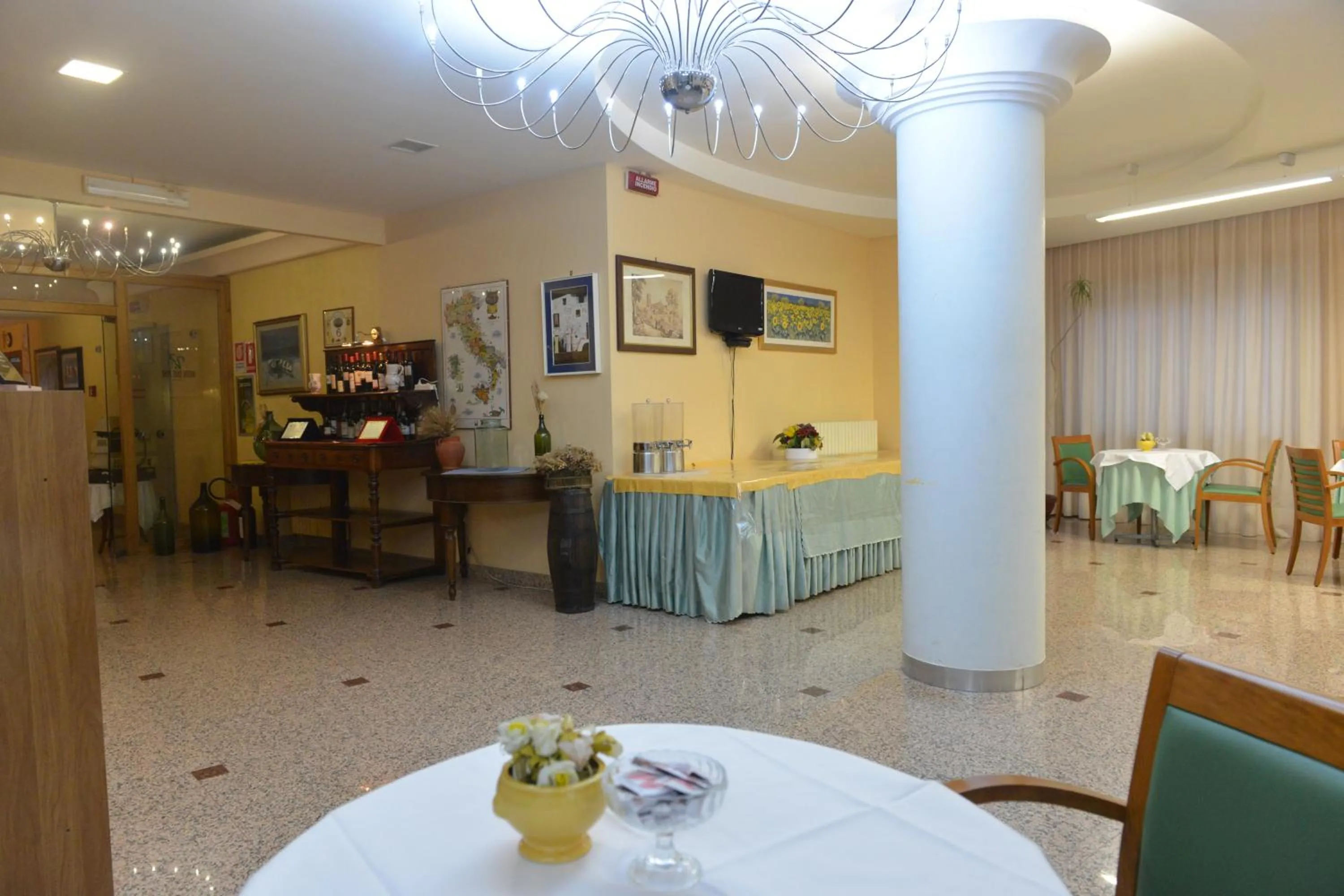 Restaurant/places to eat in Hotel Due Pini