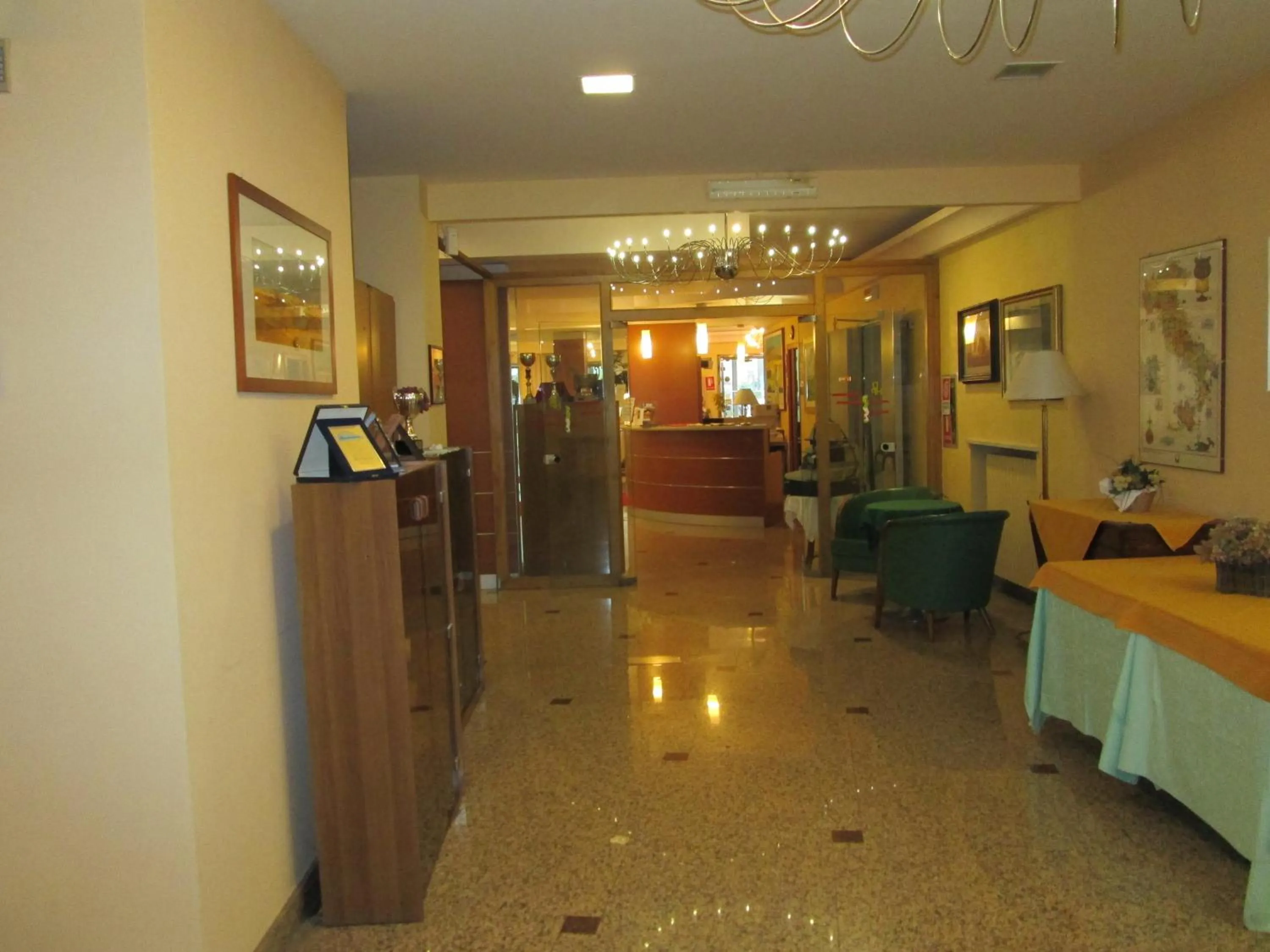 Restaurant/places to eat in Hotel Due Pini