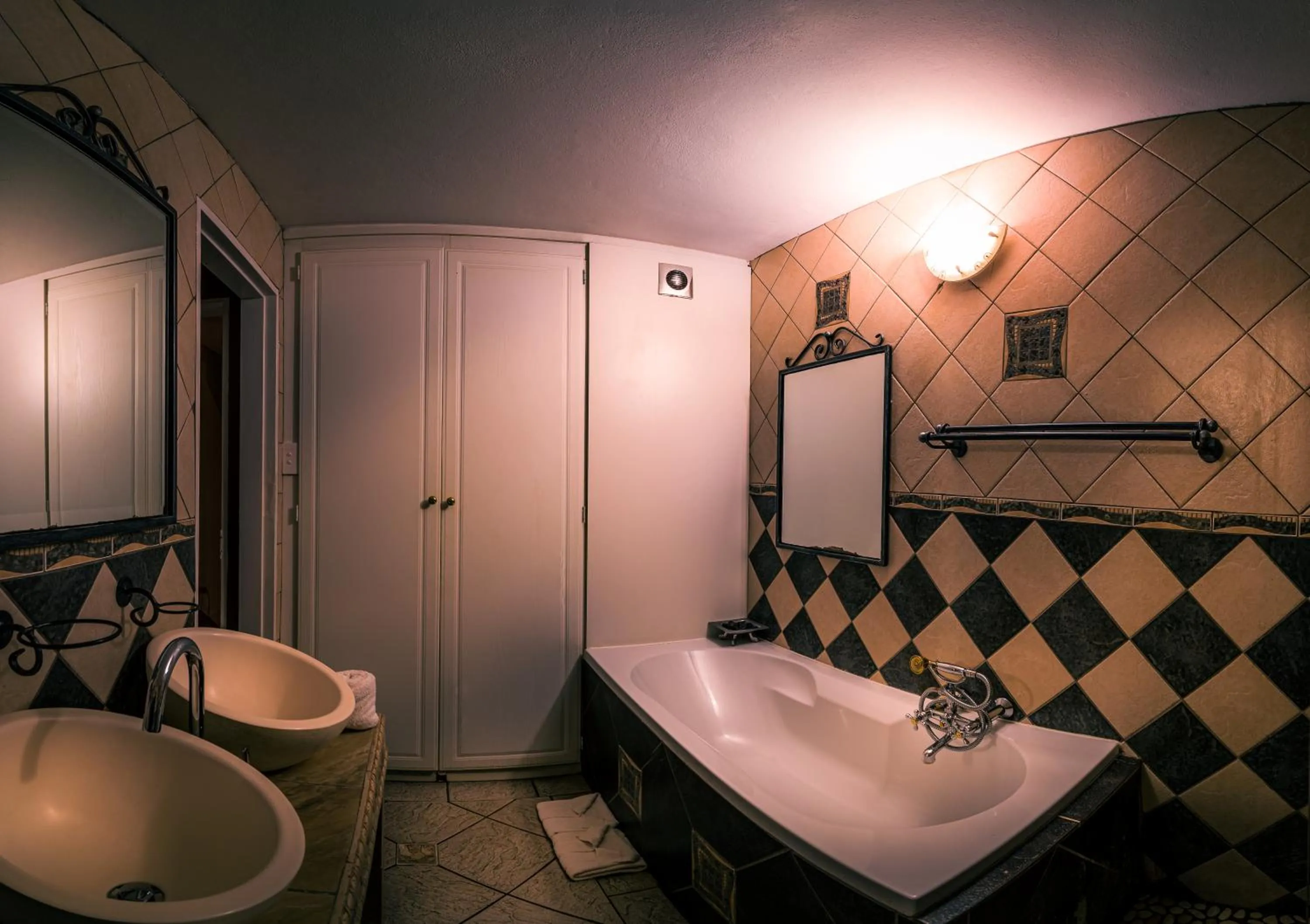 Bath in Waterfalls Boutique Hotel