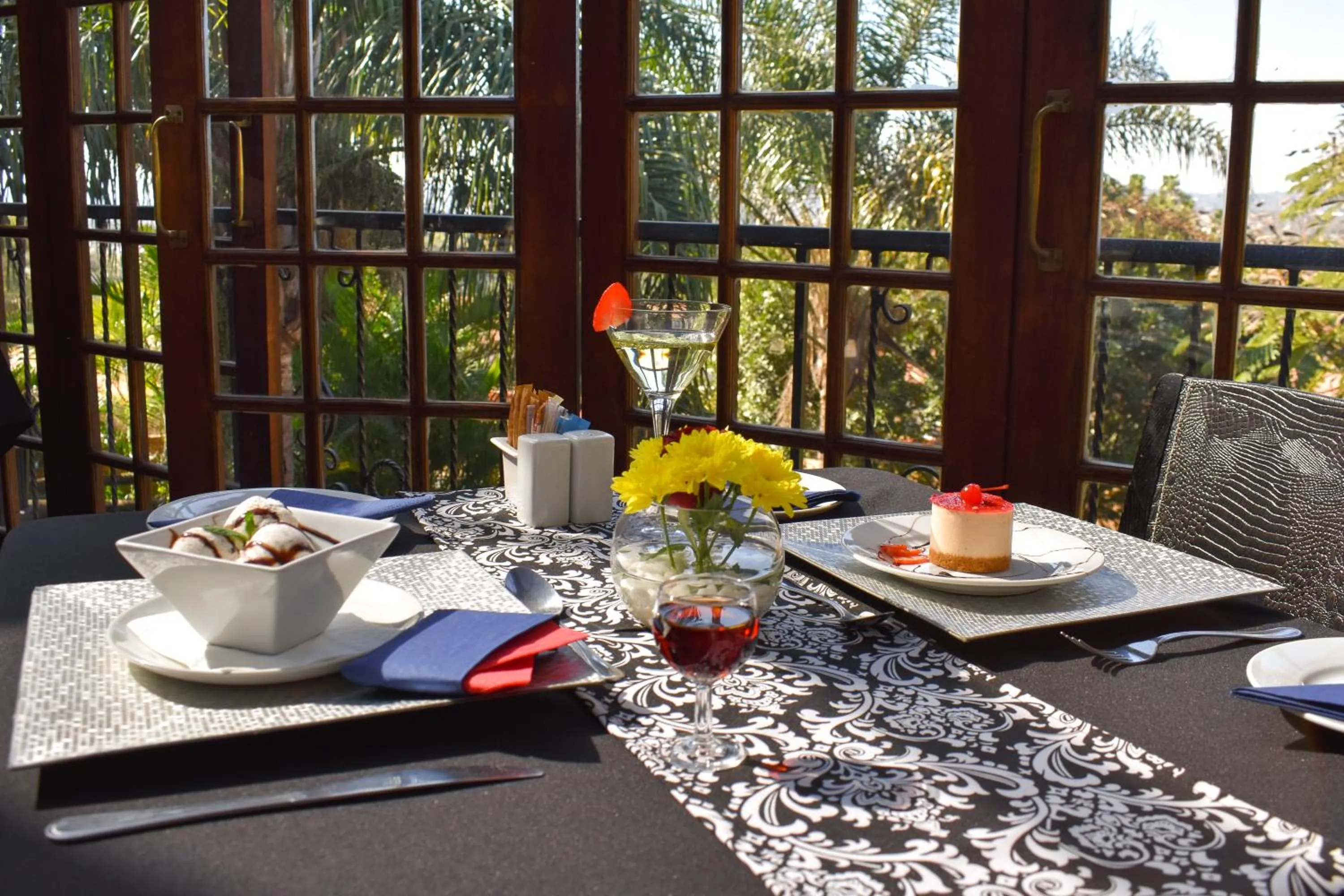 Restaurant/places to eat in Waterfalls Boutique Hotel