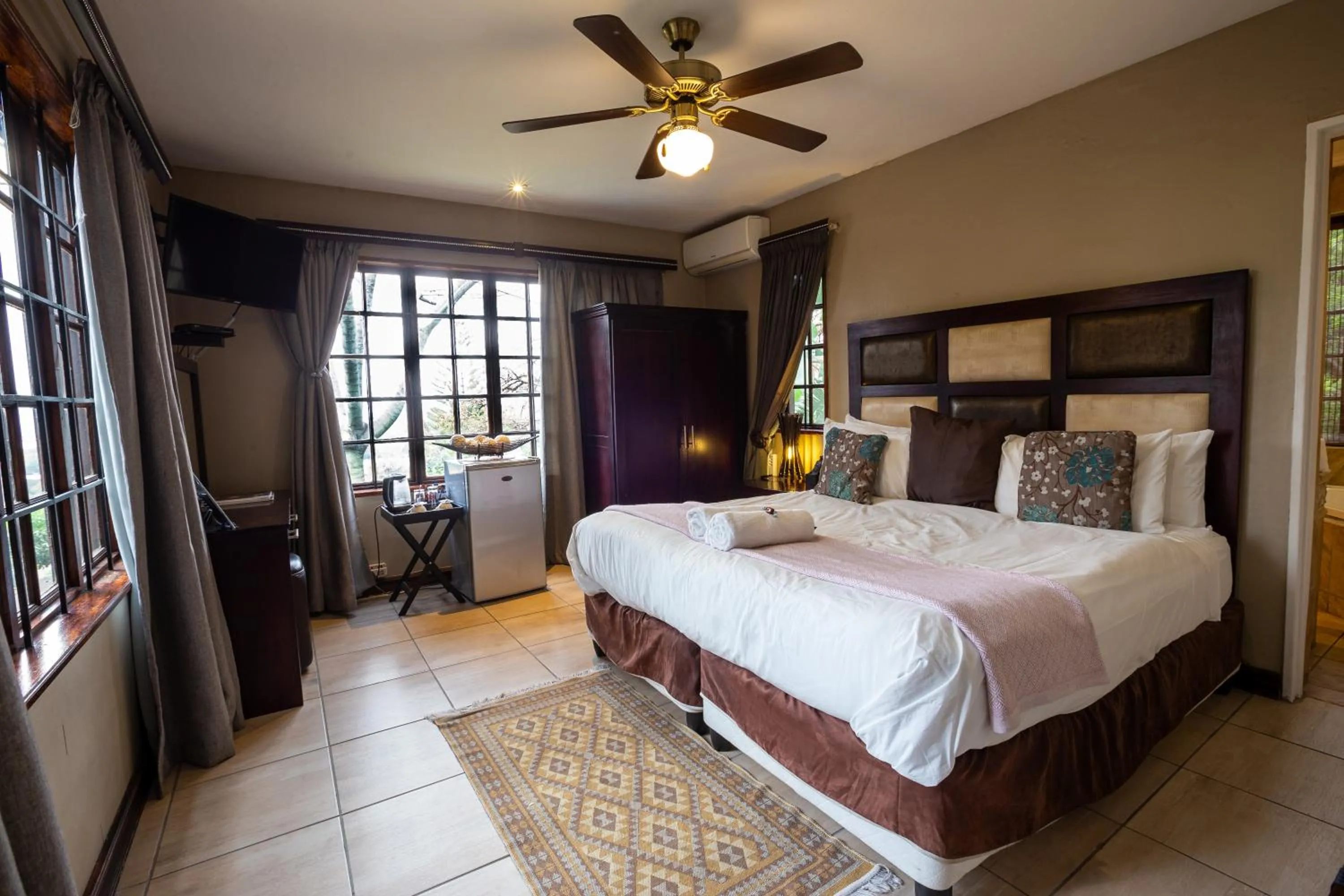 Bedroom, Bed in Waterfalls Boutique Hotel