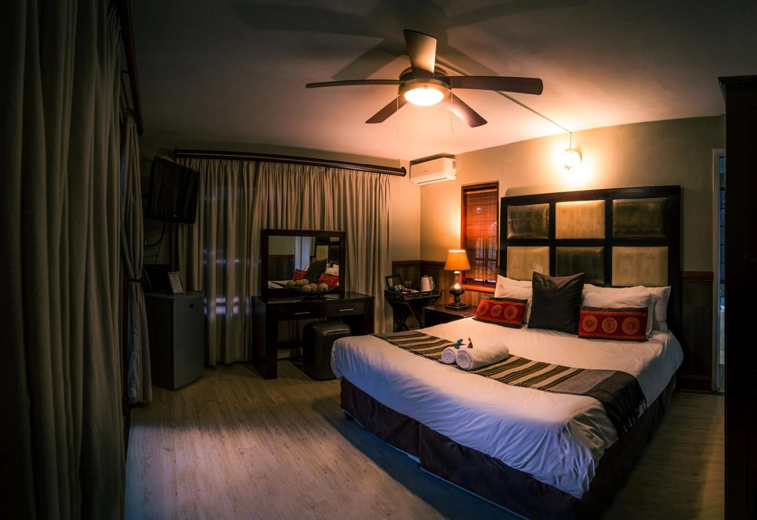 Bedroom, Bed in Waterfalls Boutique Hotel