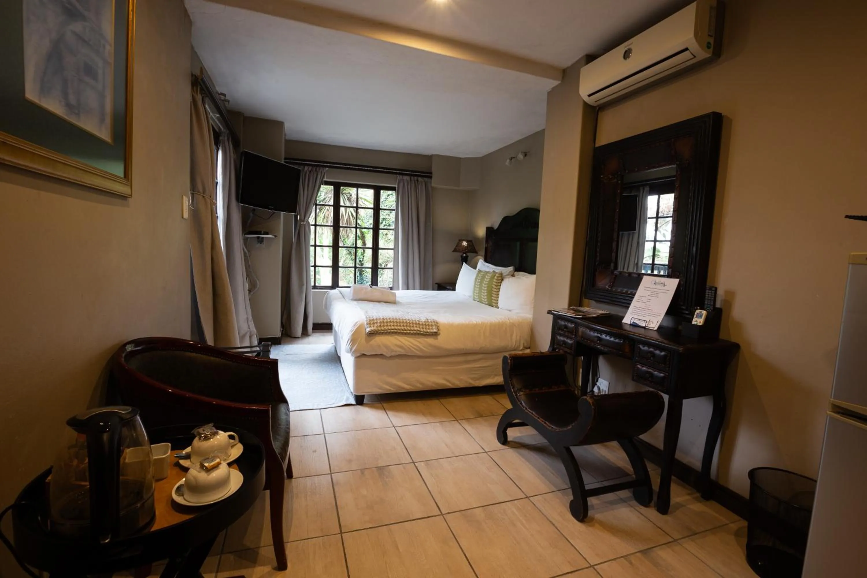 Bedroom, Bed in Waterfalls Boutique Hotel