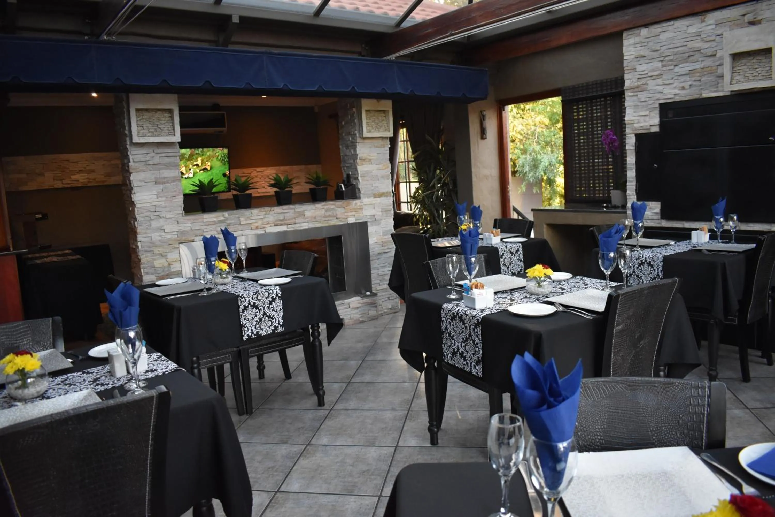 Restaurant/places to eat in Waterfalls Boutique Hotel