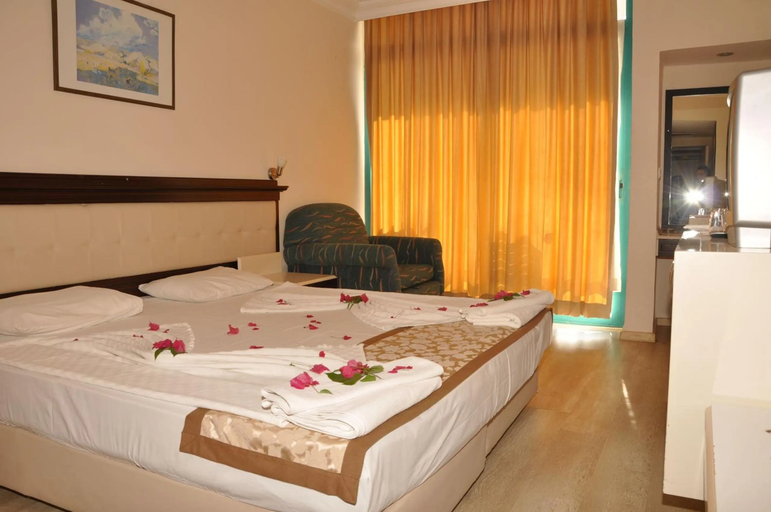 Bed in Irem Garden Hotel & Apartments