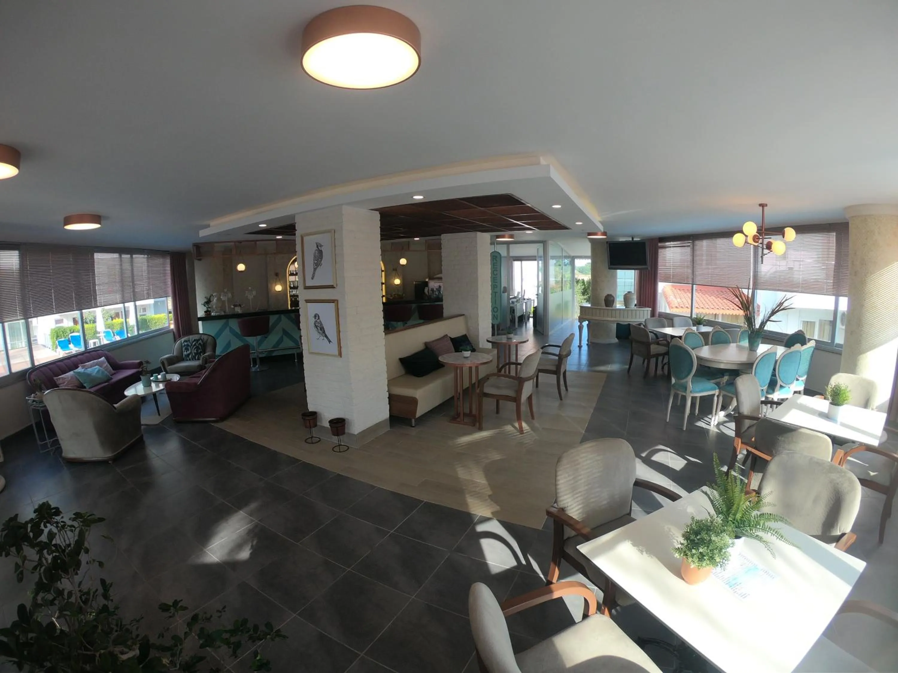 Restaurant/places to eat in Irem Garden Hotel & Apartments