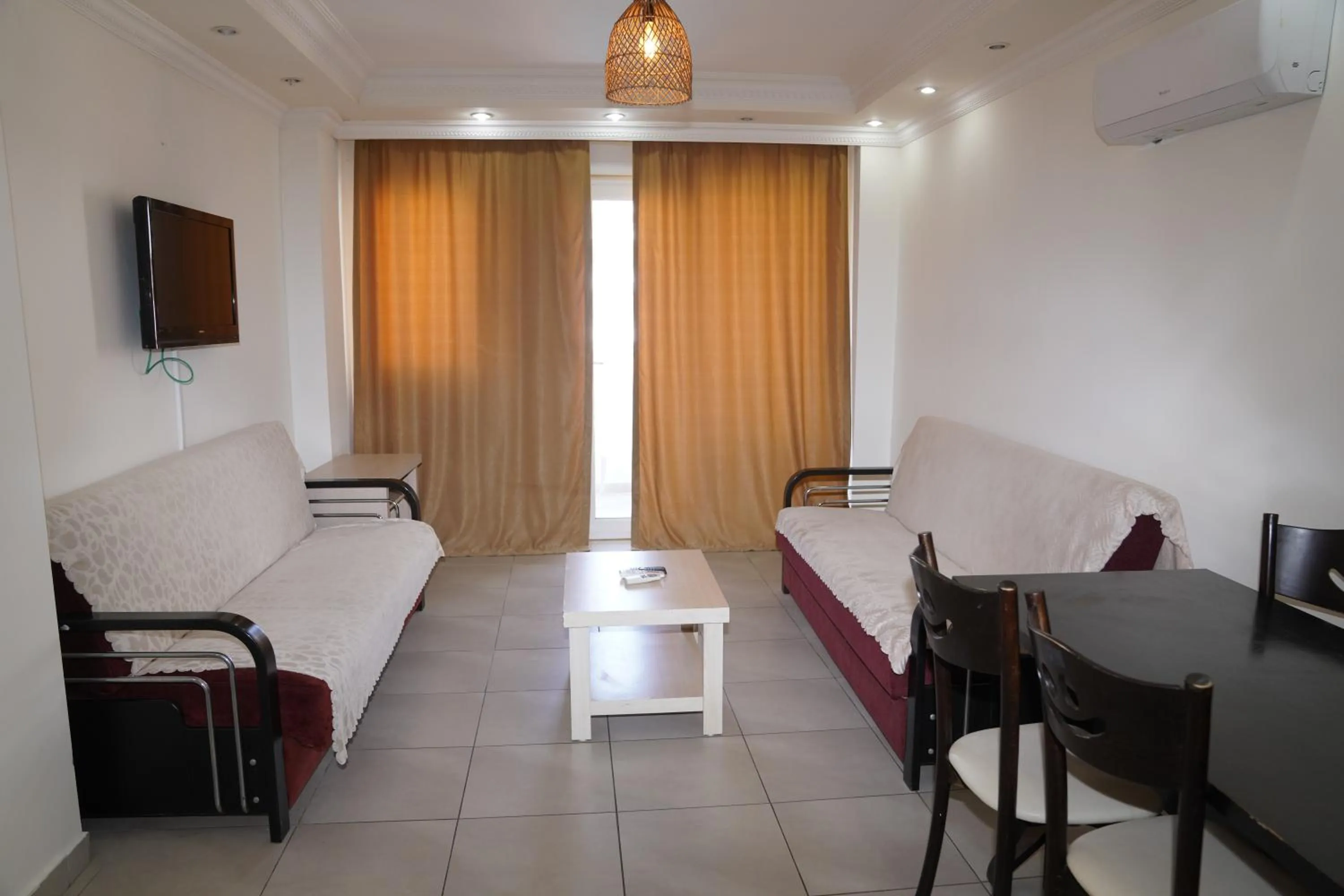 Living room, Bed in Irem Garden Hotel & Apartments