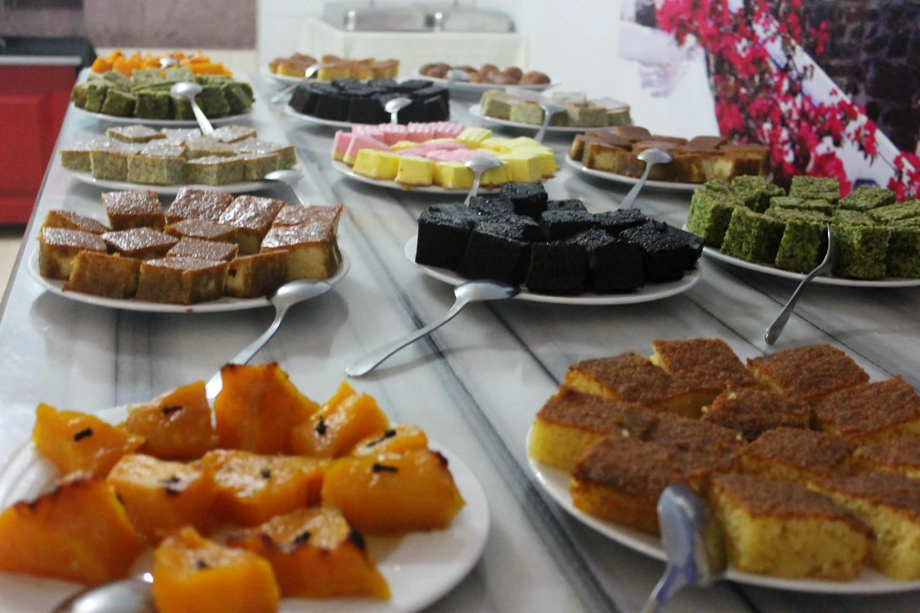 Restaurant/places to eat in Irem Garden Hotel & Apartments