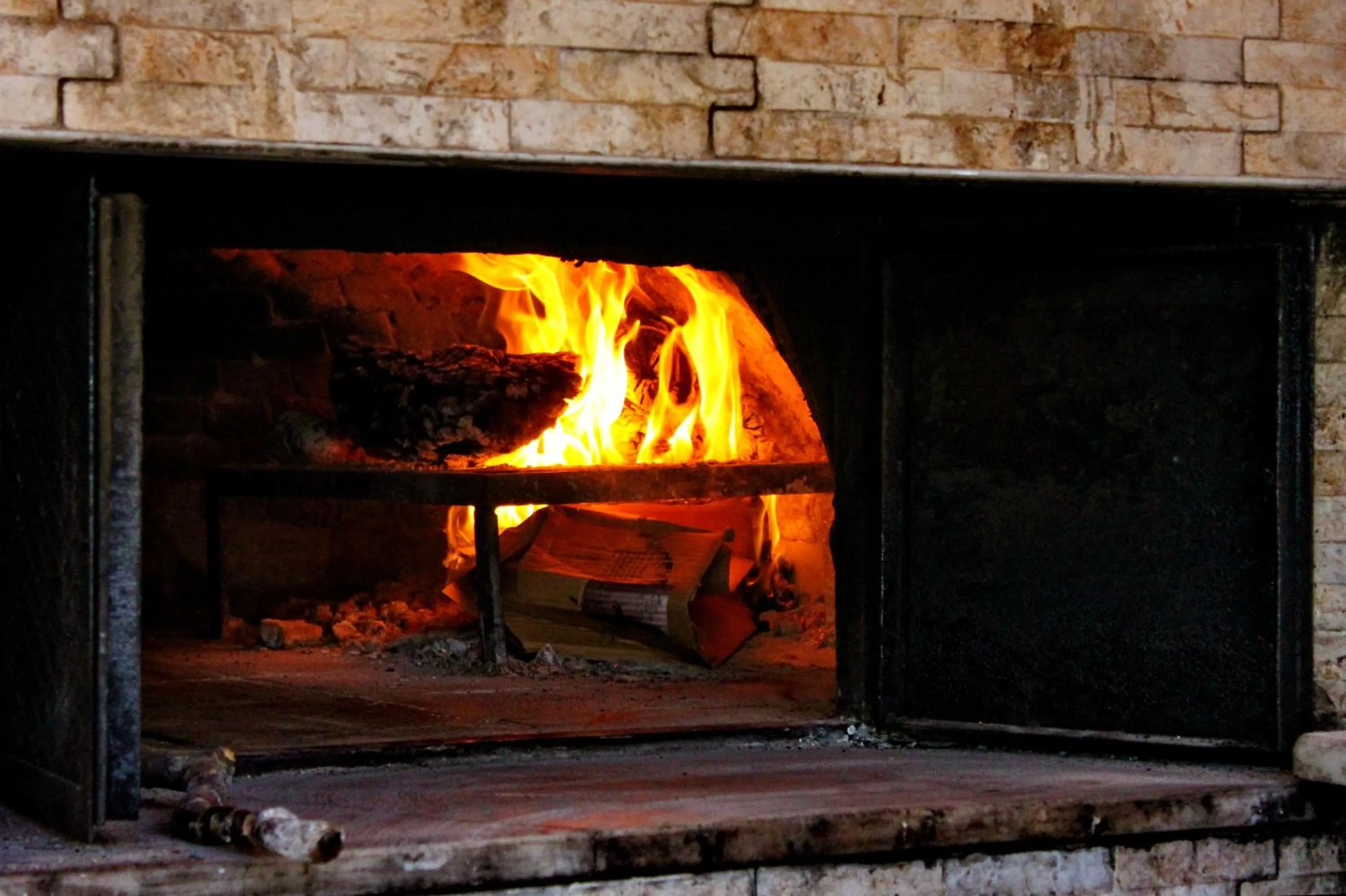 Restaurant/places to eat in Irem Garden Hotel & Apartments