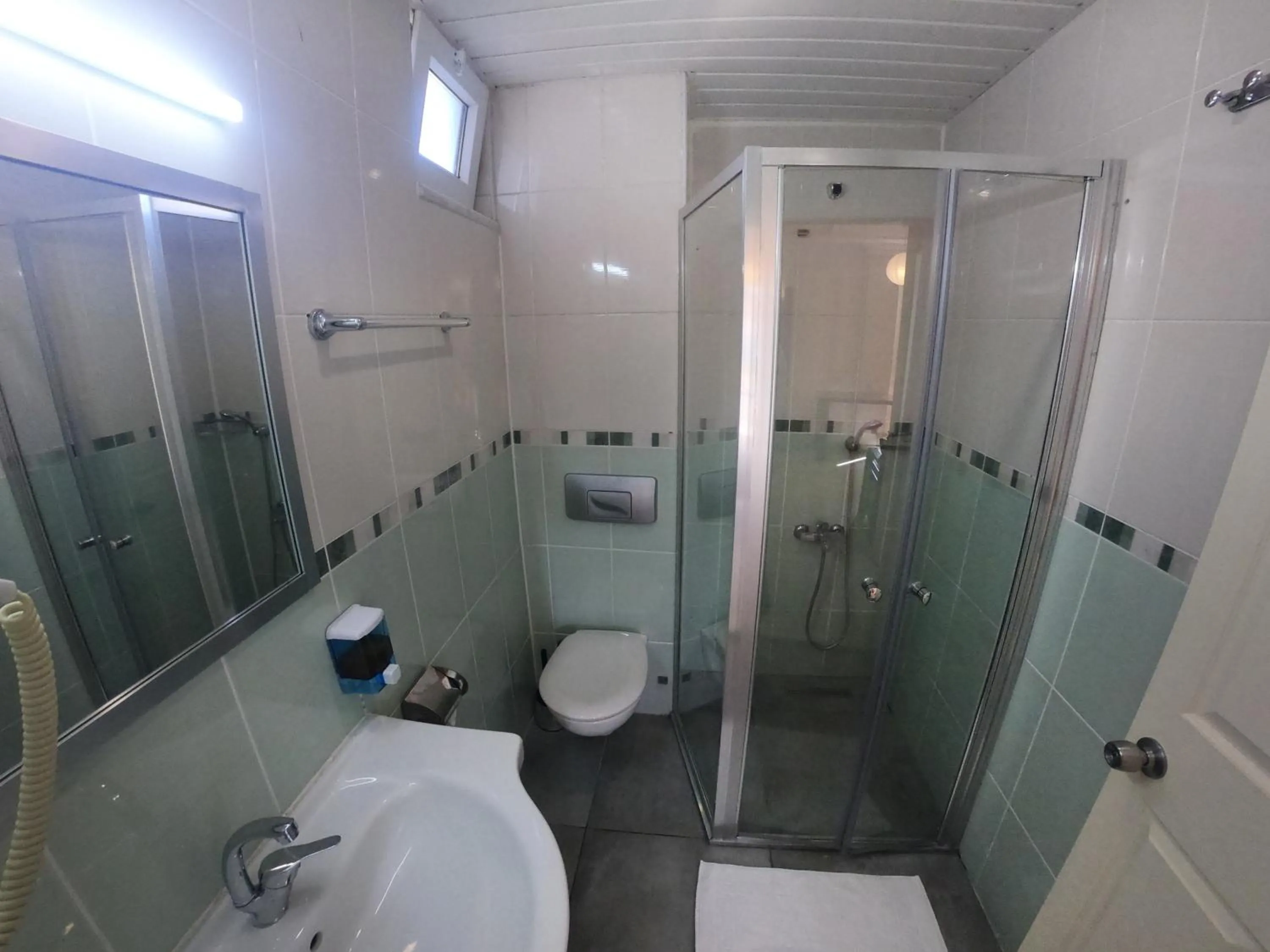 Shower in Irem Garden Hotel & Apartments