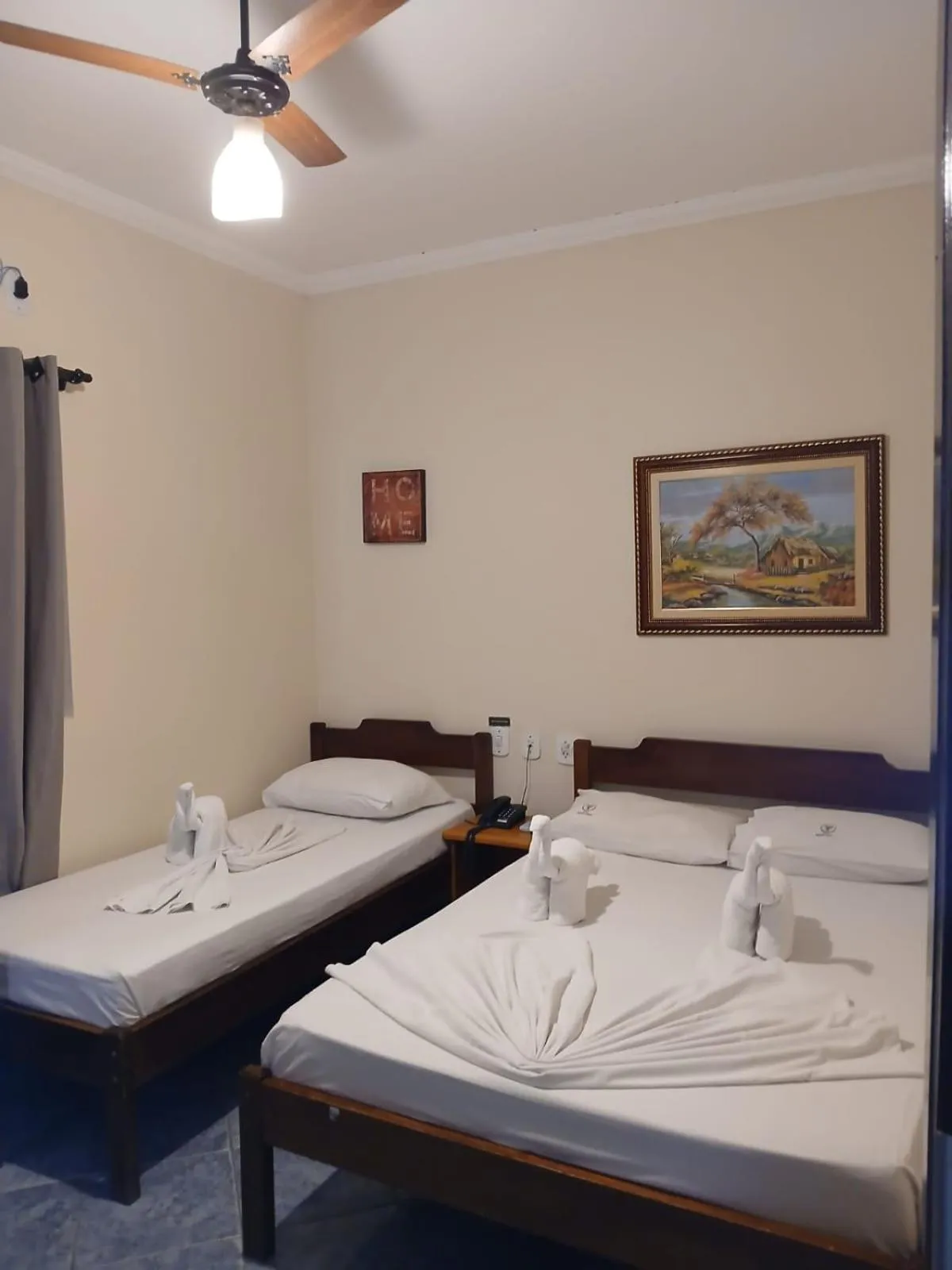 air conditioner, Bed in Hotel Santo Graal