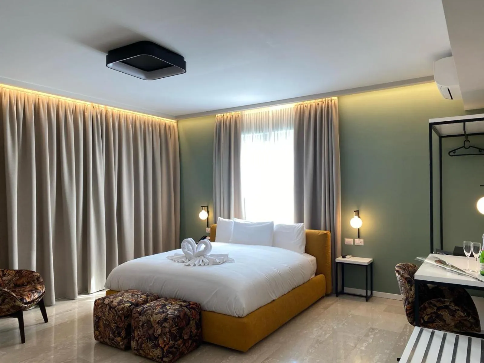 Bed in Oasi Village Hotel