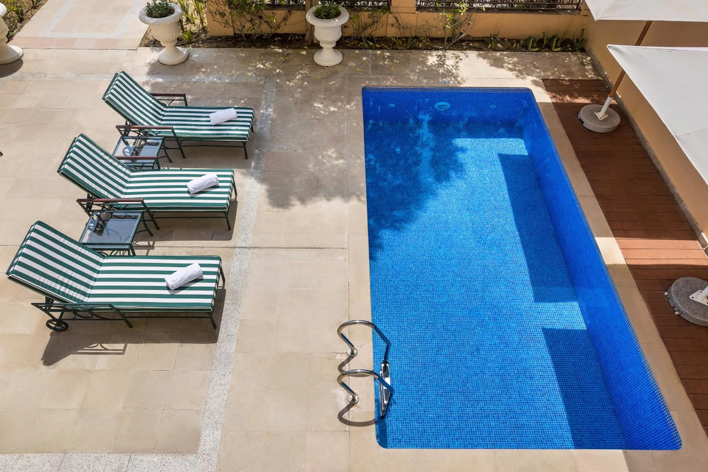 Swimming pool in Kempinski Hotel Palm Jumeirah