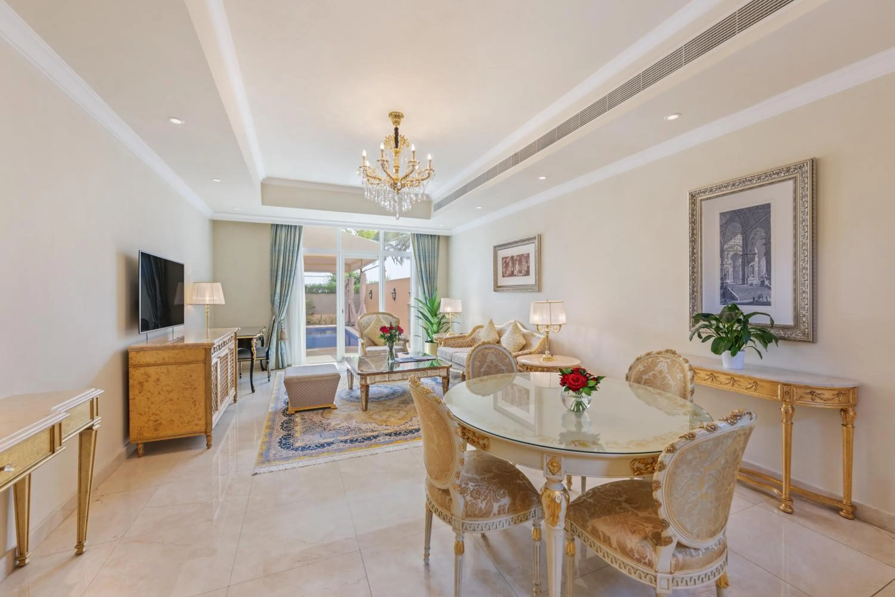 Swimming pool in Kempinski Hotel Palm Jumeirah