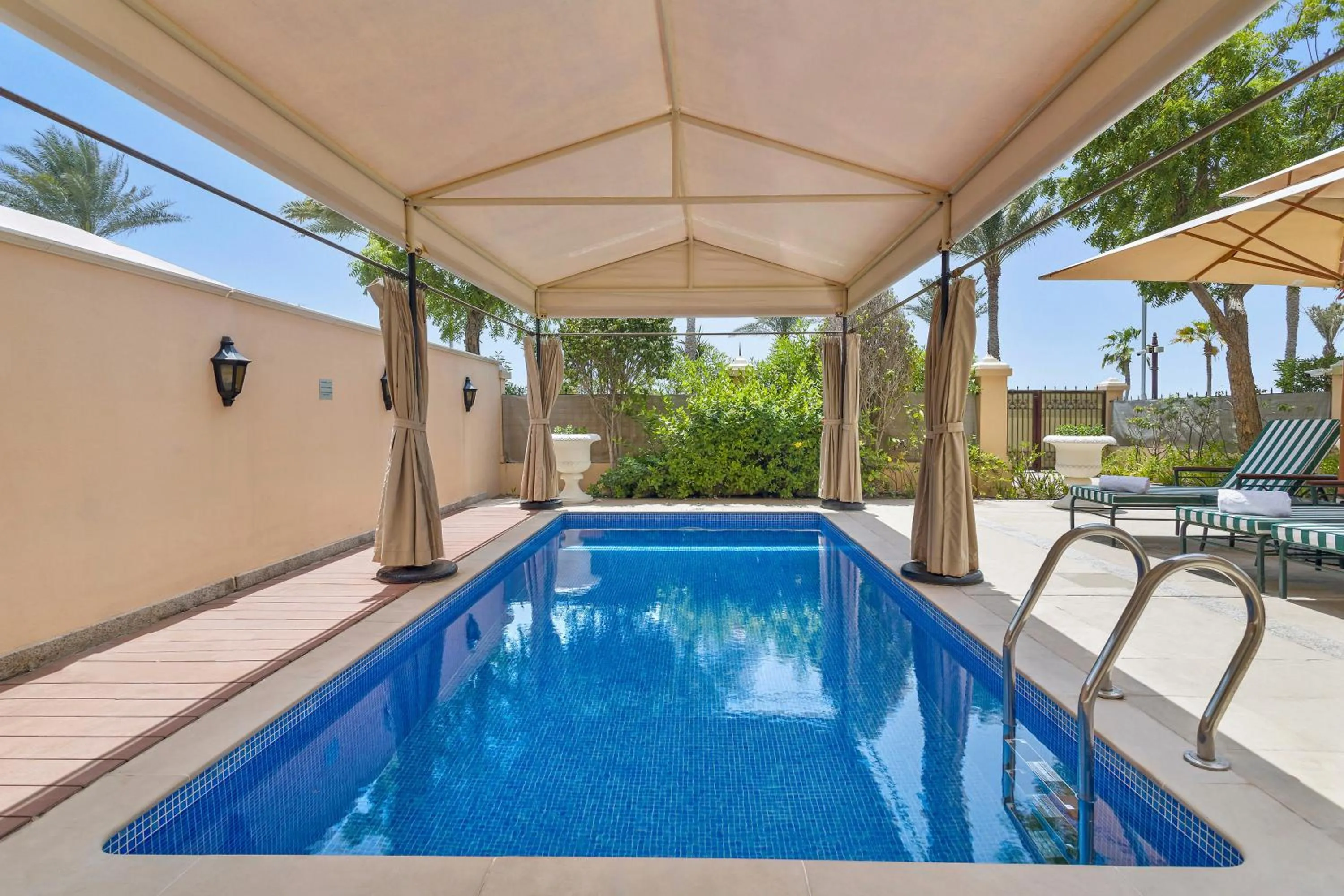 Pool view in Kempinski Hotel Palm Jumeirah