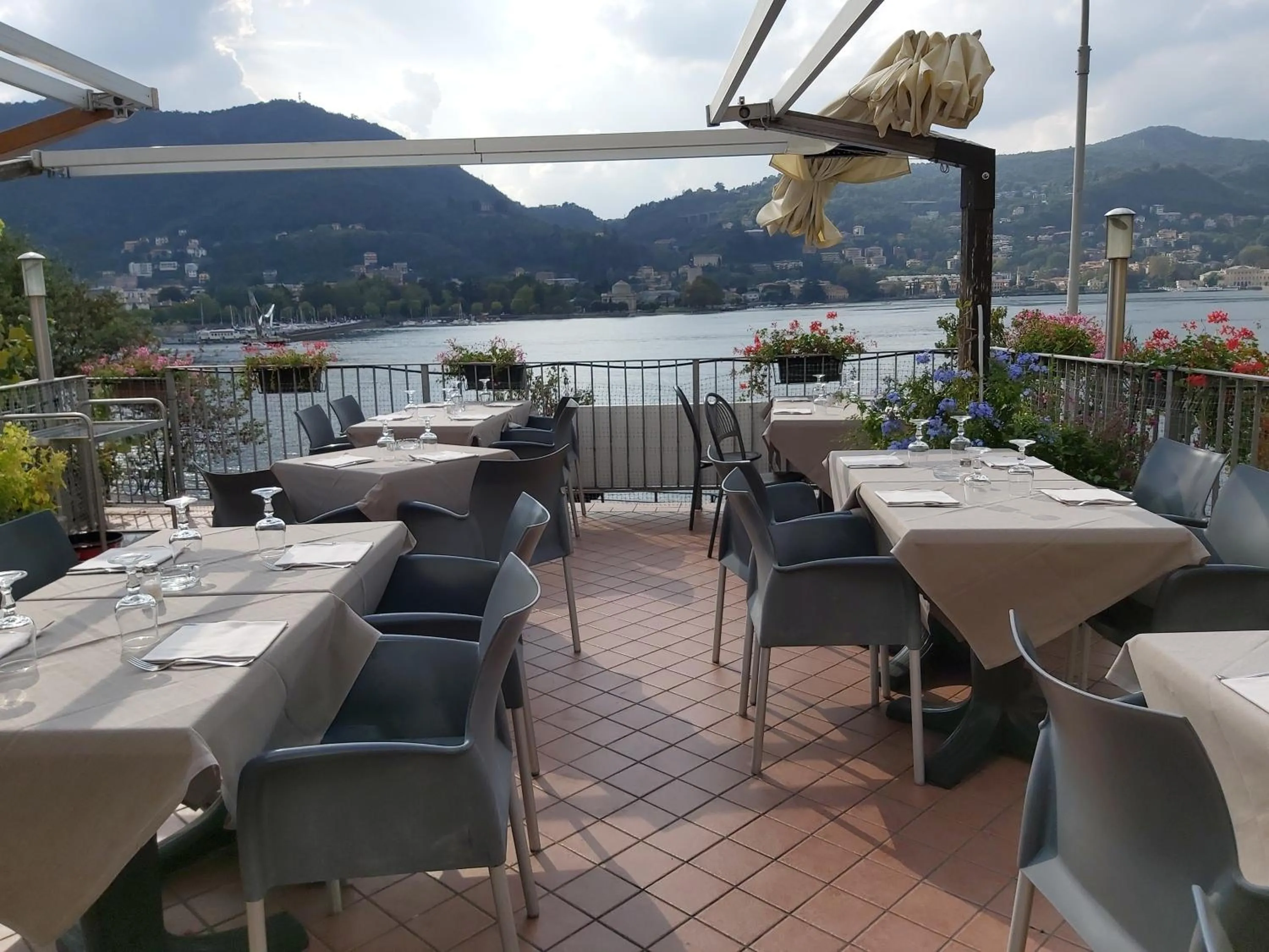 Restaurant/places to eat in Hotel Marco's