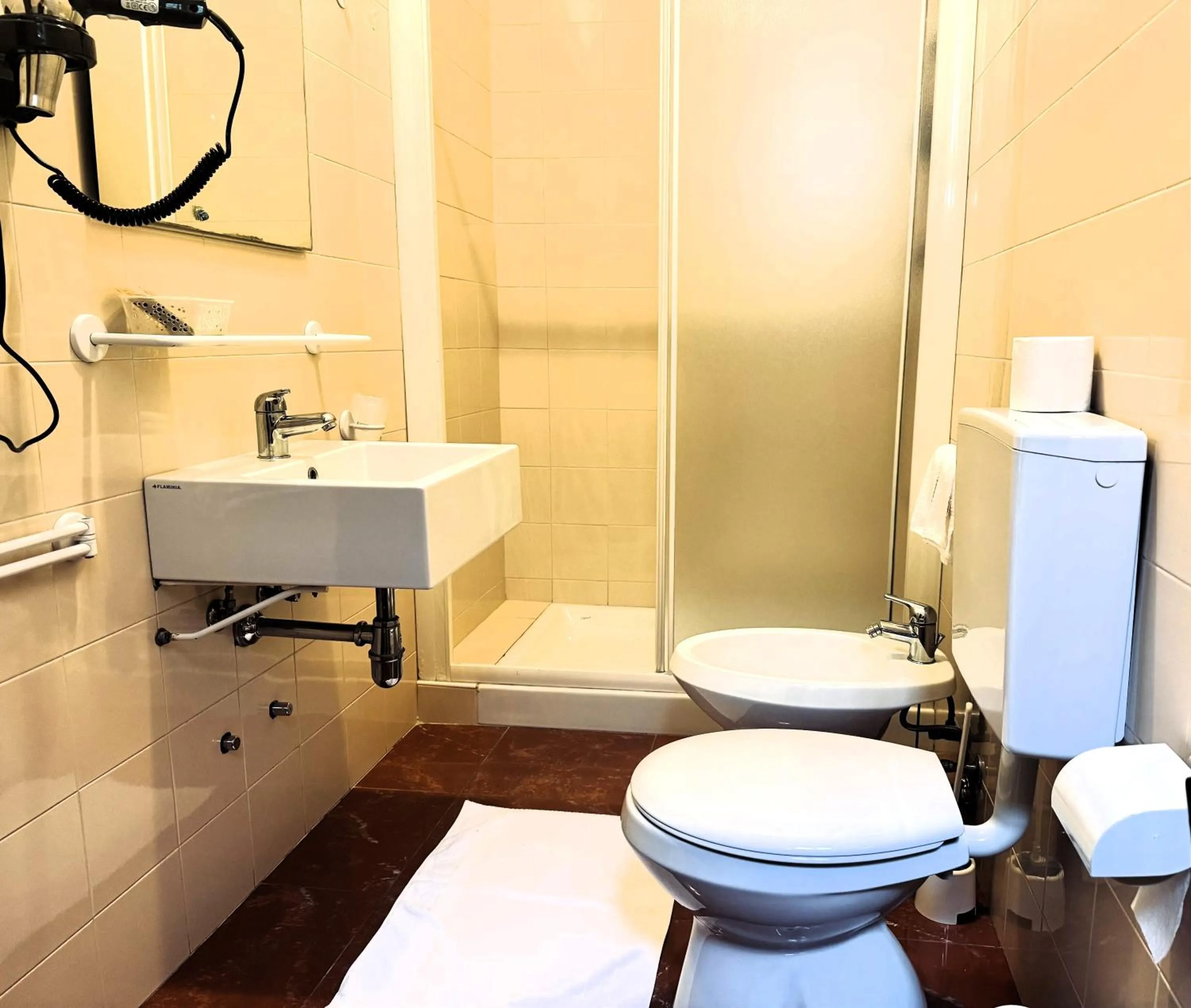 Shower in Hotel Marco's