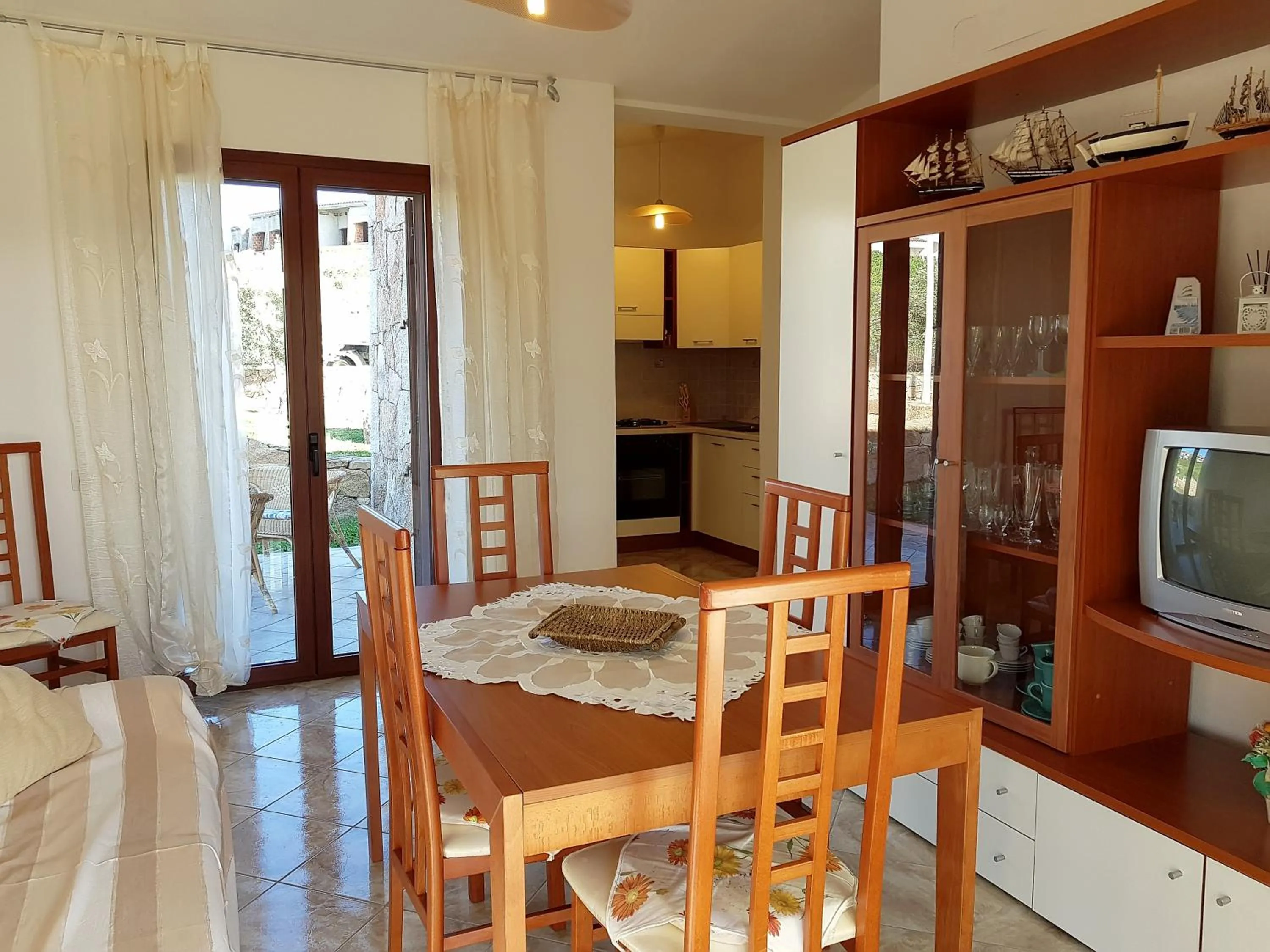 Dining area in villette baia