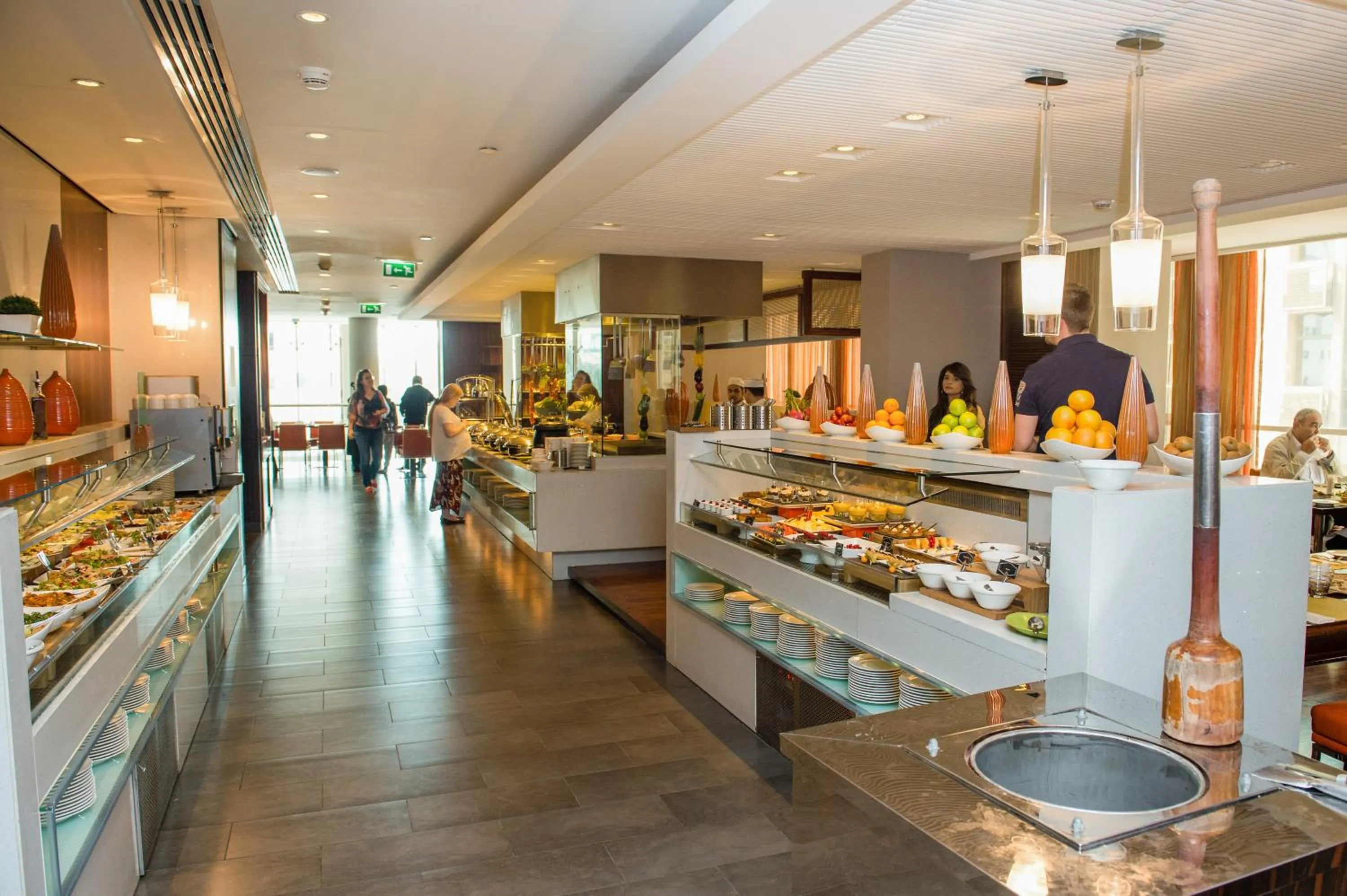 Restaurant/places to eat in Centro Al Manhal by Rotana