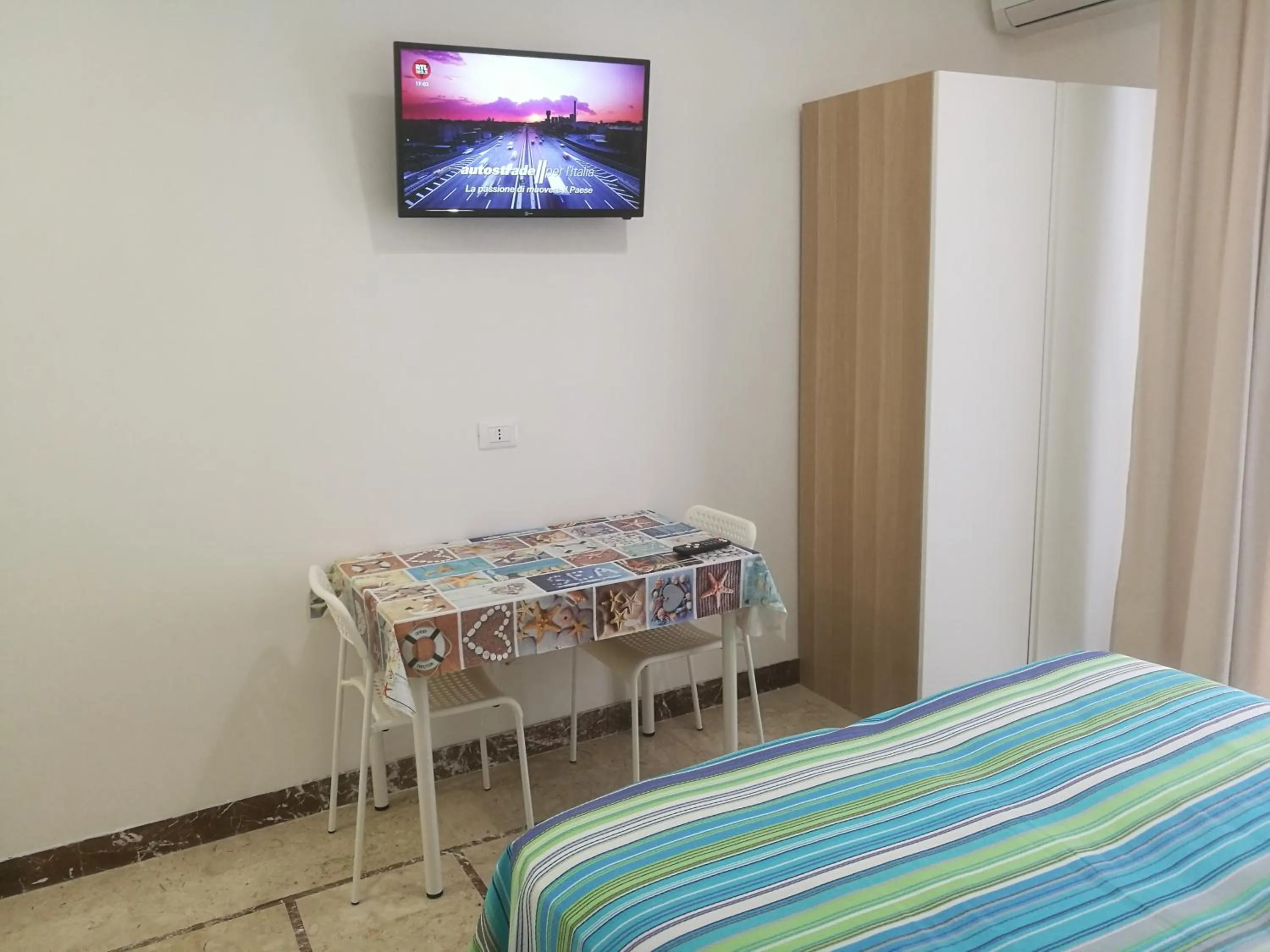 Communal lounge/ TV room in B&B Laura e Chiara