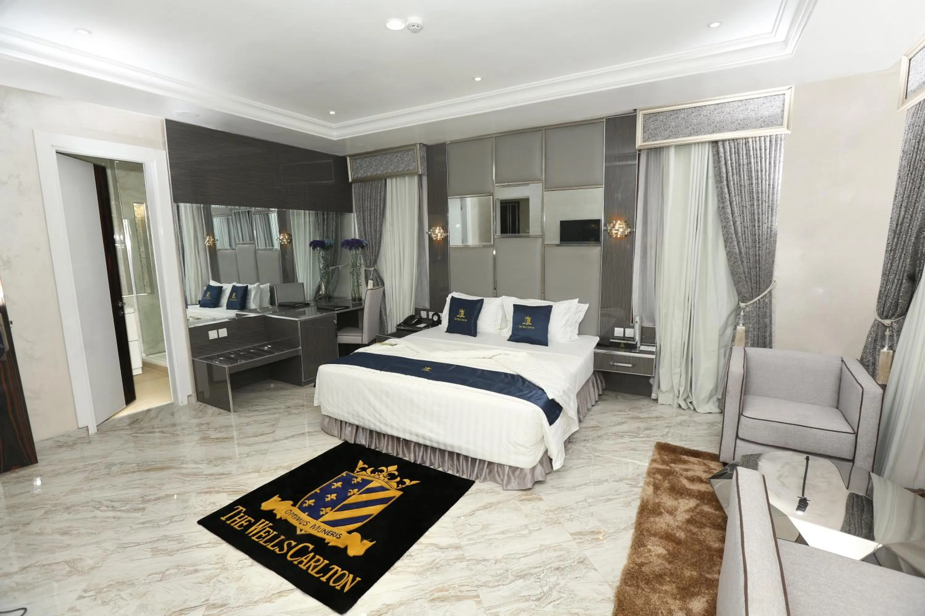 Photo of the whole room in The Wells Carlton