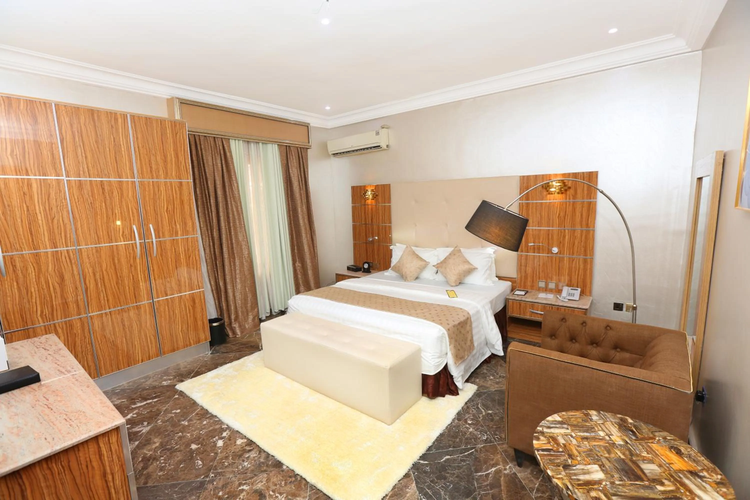 Bedroom in The Wells Carlton