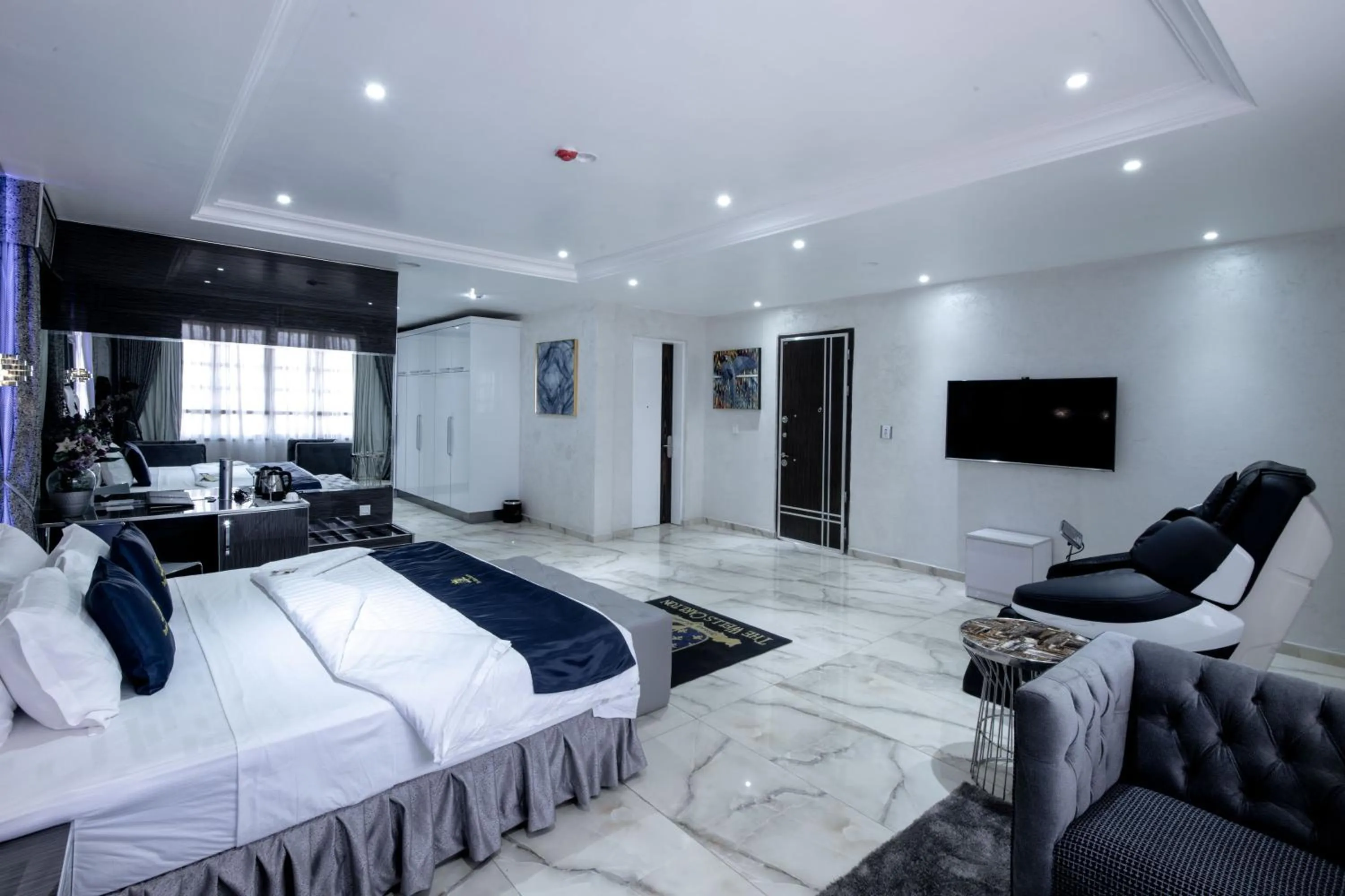 Photo of the whole room in The Wells Carlton