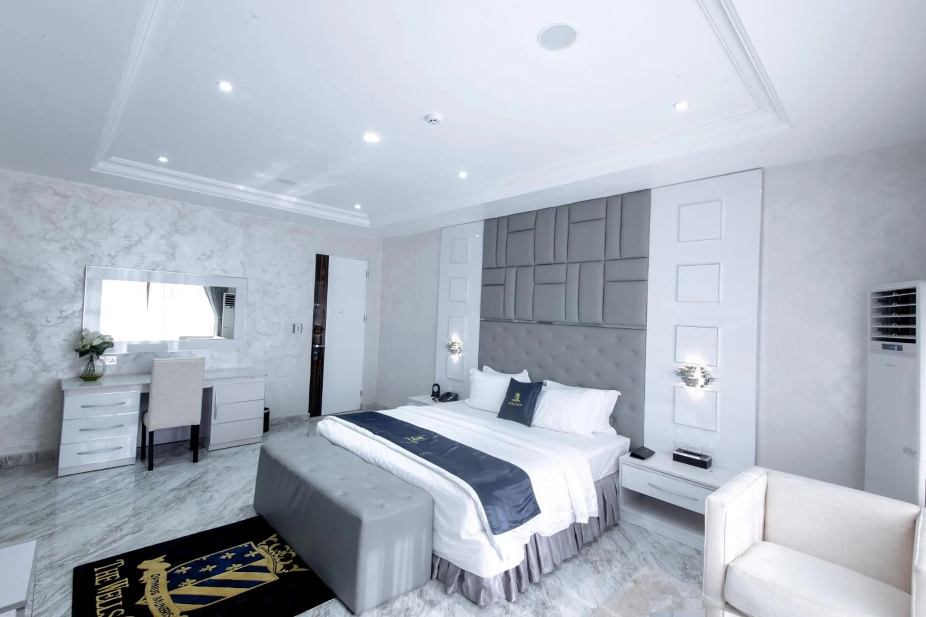 Photo of the whole room in The Wells Carlton